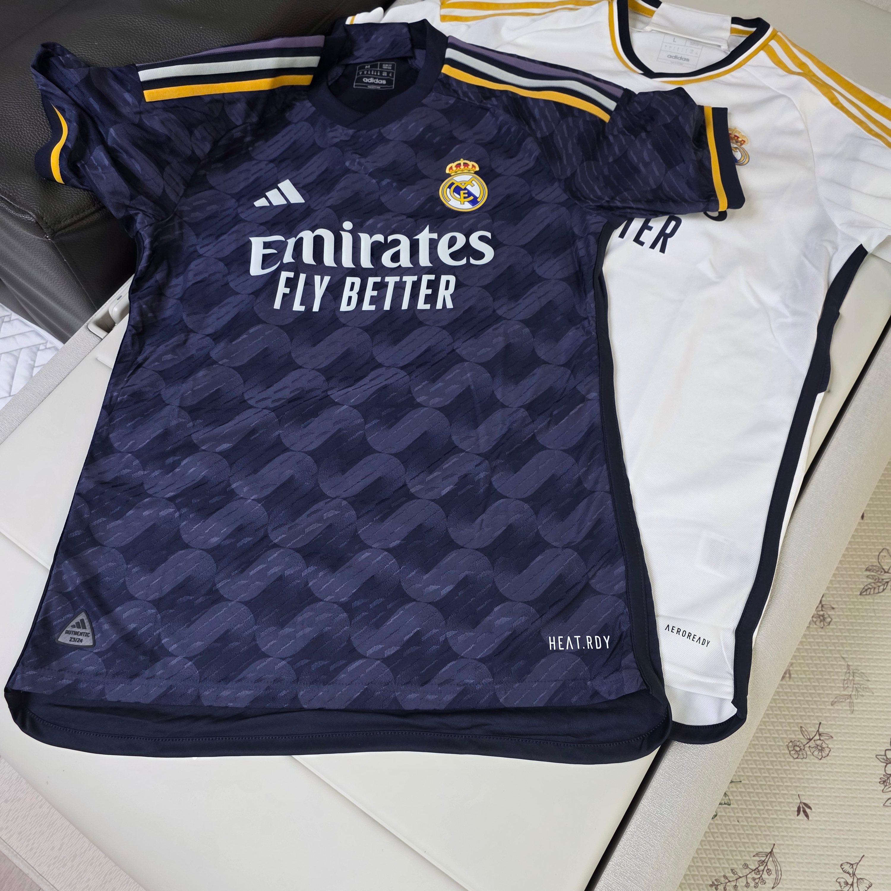 Adidas Real Madrid 2023/24 Away Authentic Jersey Legend Ink - US Sizing (Non Marking Ver.) 착용 스타일 - 1