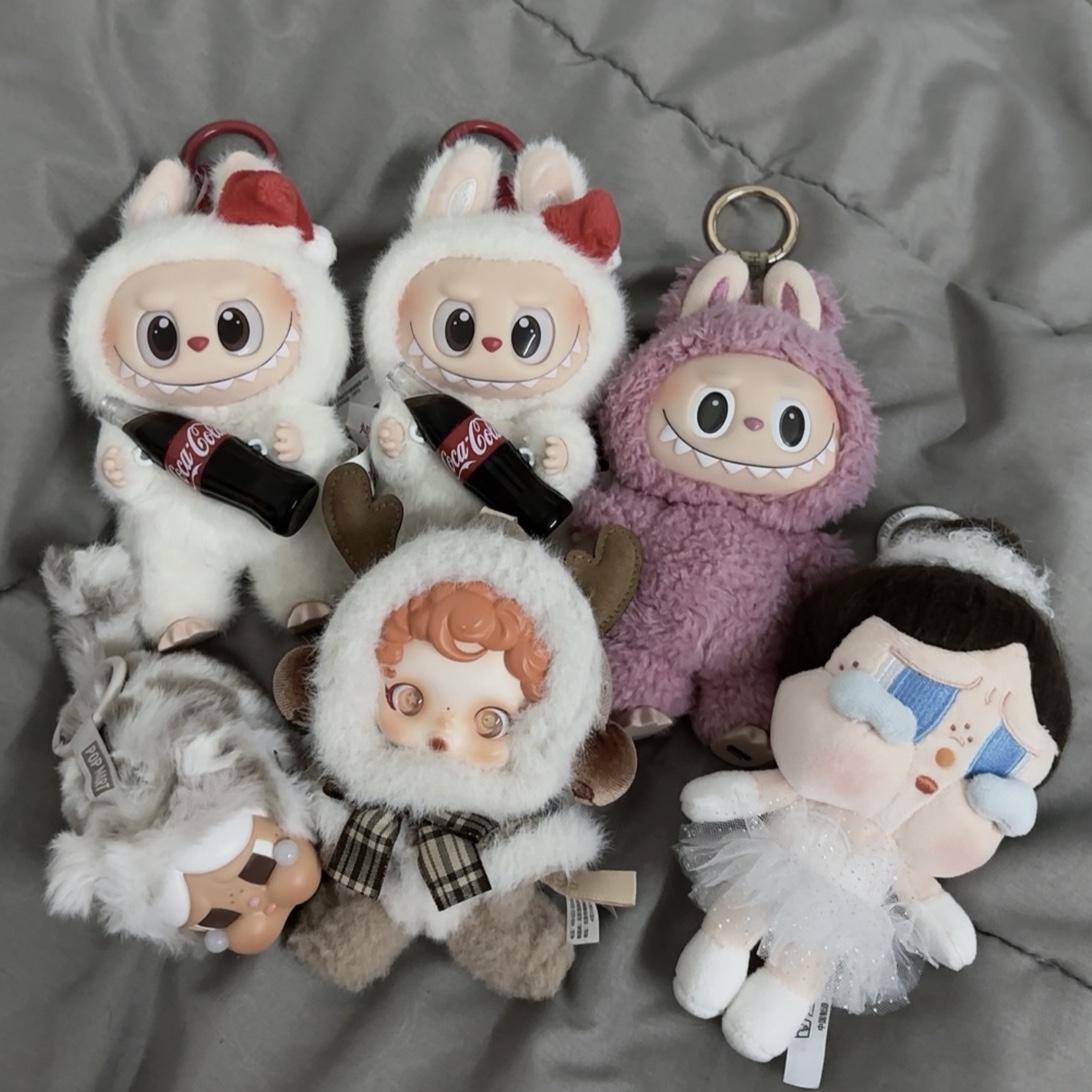 Pop Mart Labubu Coca Cola Series Surprise Shake Keyring (Opened Case), Pop Mart Labubu The Monsters Labubu Tasty Macarons Series Lyche Berry Keyring 착용 스타일