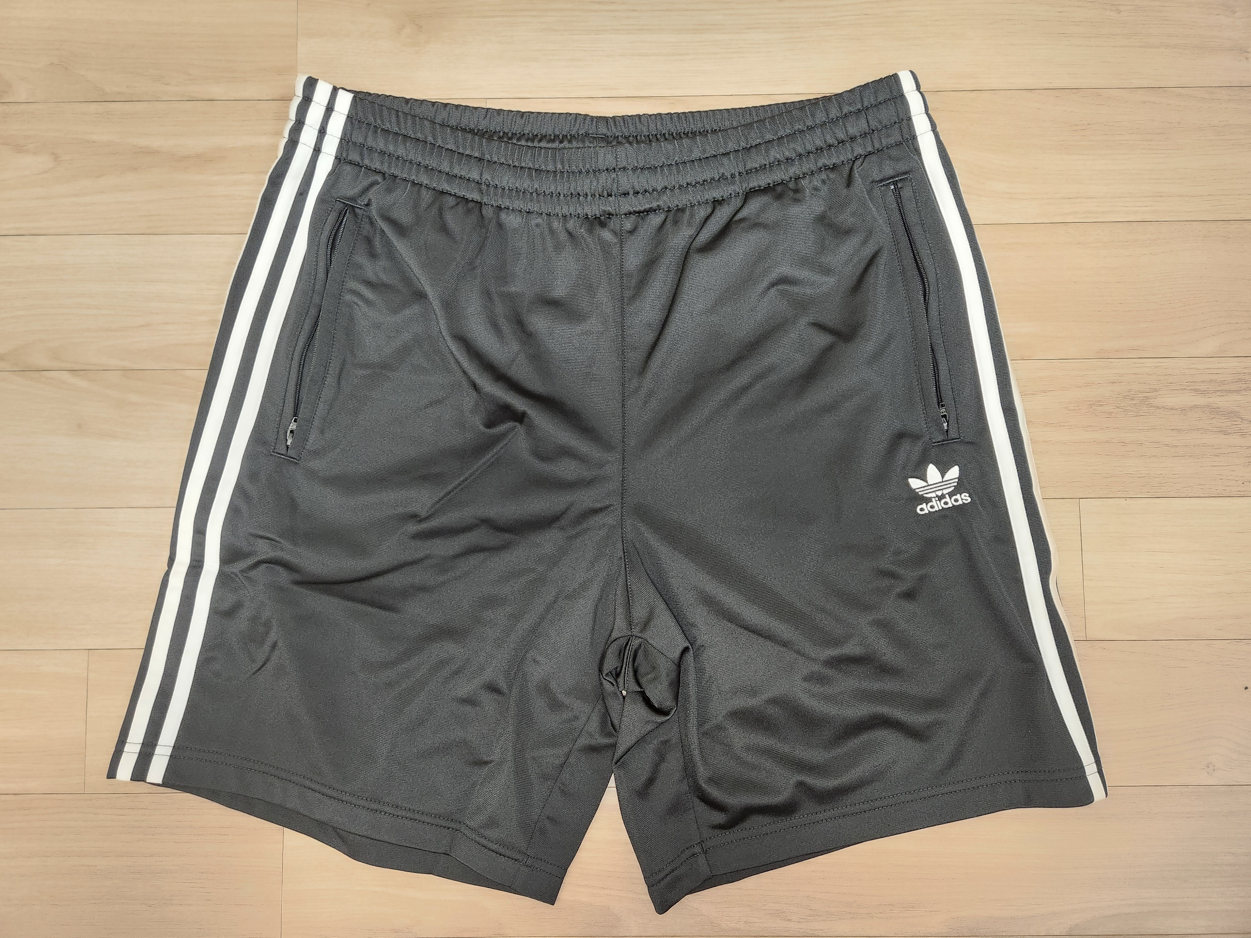 Adidas Adicolor Firebird Shorts Black White - KR Sizing 착용 스타일