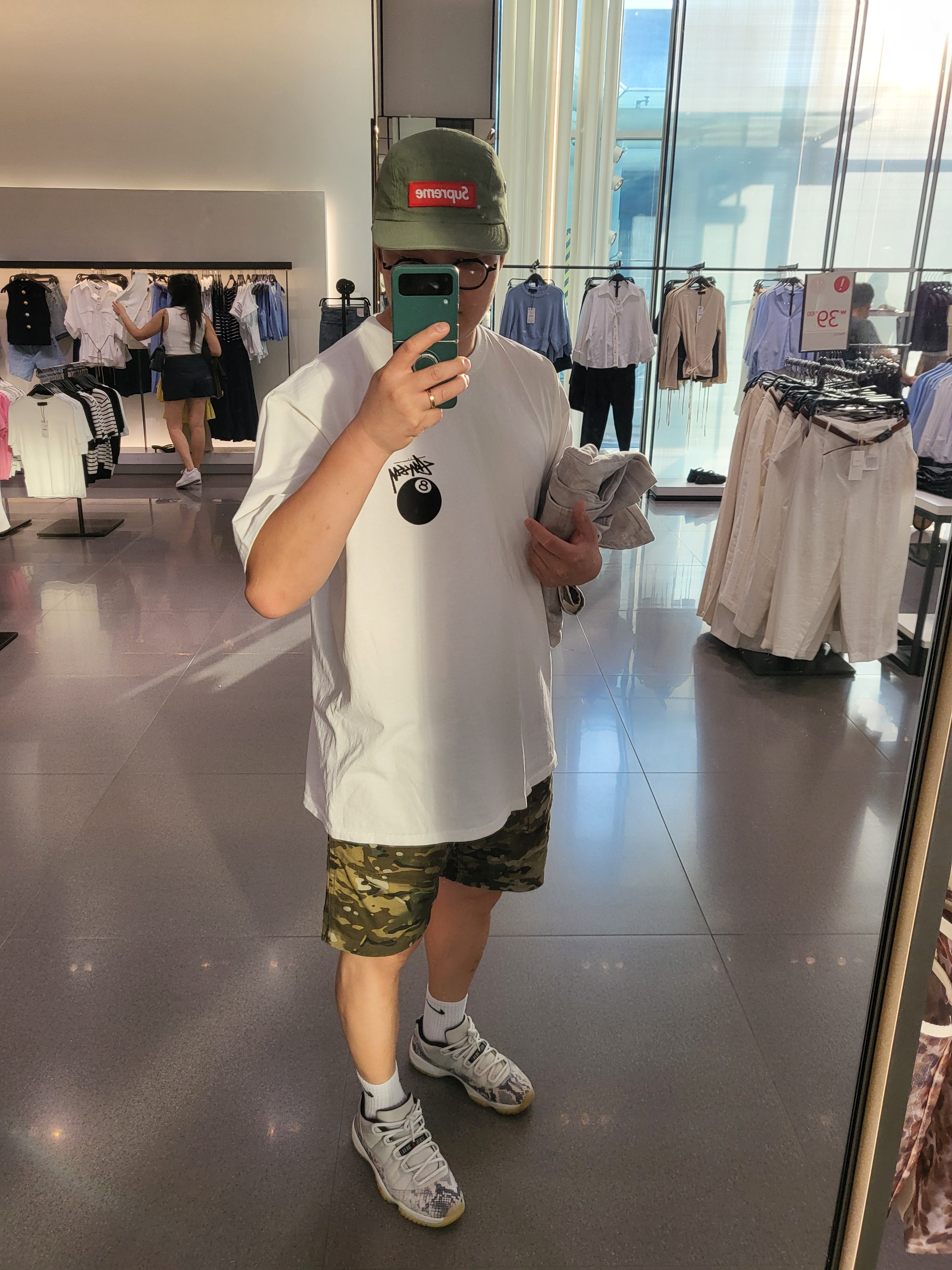 Supreme Military Camp Cap Olive - 24FW, Stussy 8 Ball Pigment Dyed T-Shirt Natural 착용 스타일