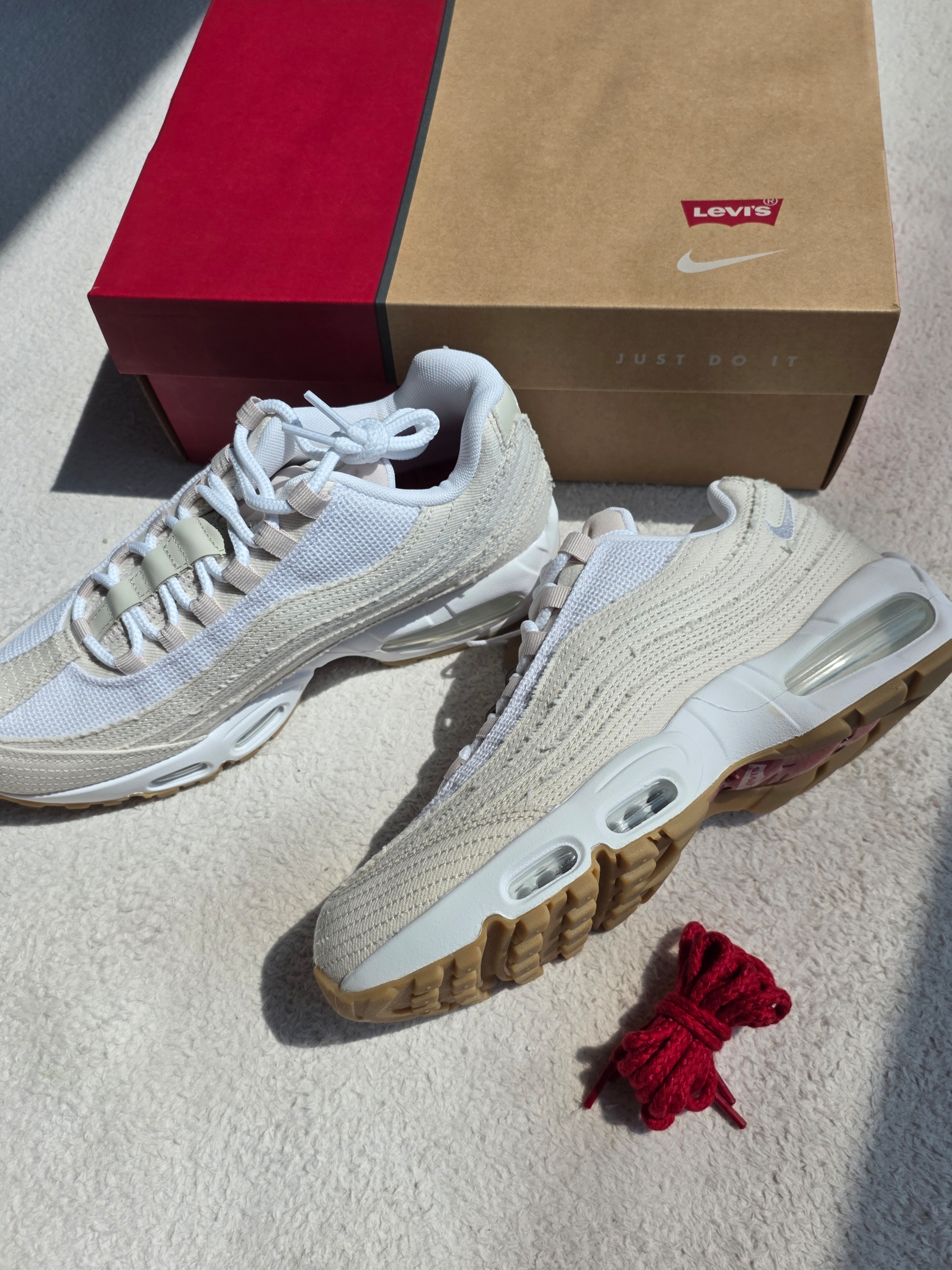 Nike x Levi's Air Max 95 White and Ecru 착용 스타일