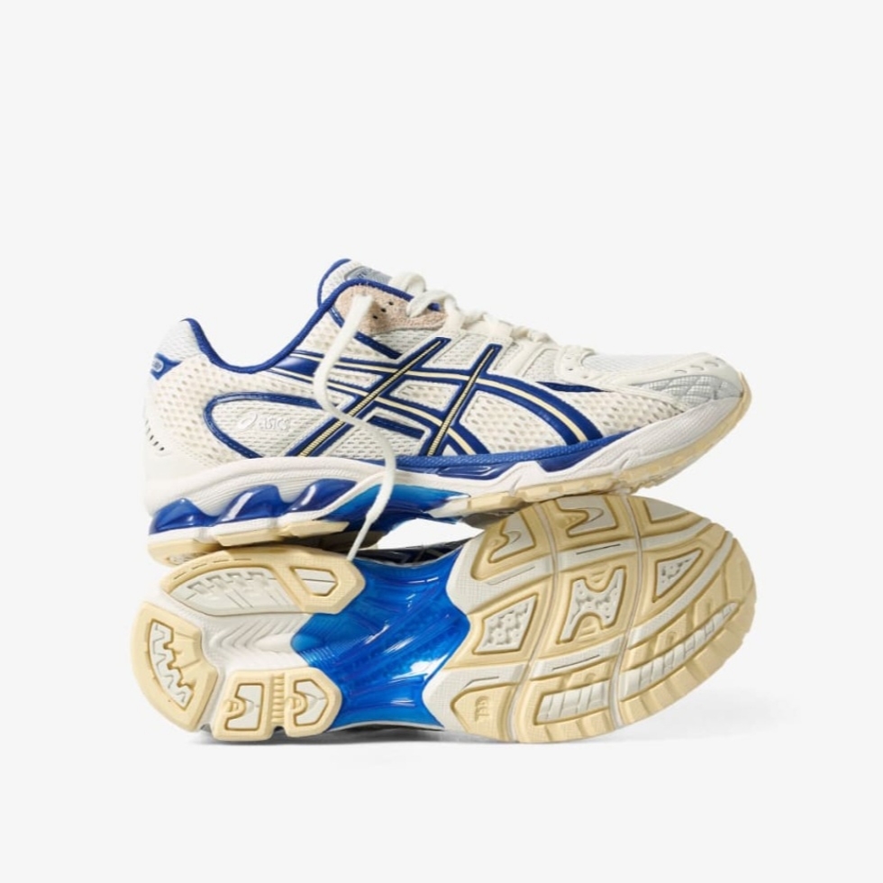 Asics x END. Gel-Nimbus 10.1 Snow White Sodalite Blue 착용 스타일 - 5