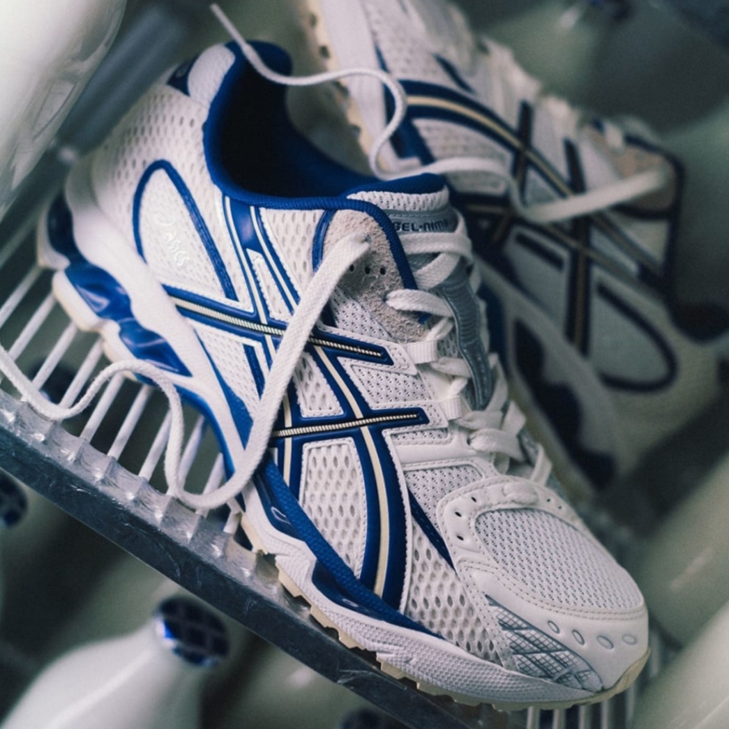Asics x END. Gel-Nimbus 10.1 Snow White Sodalite Blue 착용 스타일 - 1