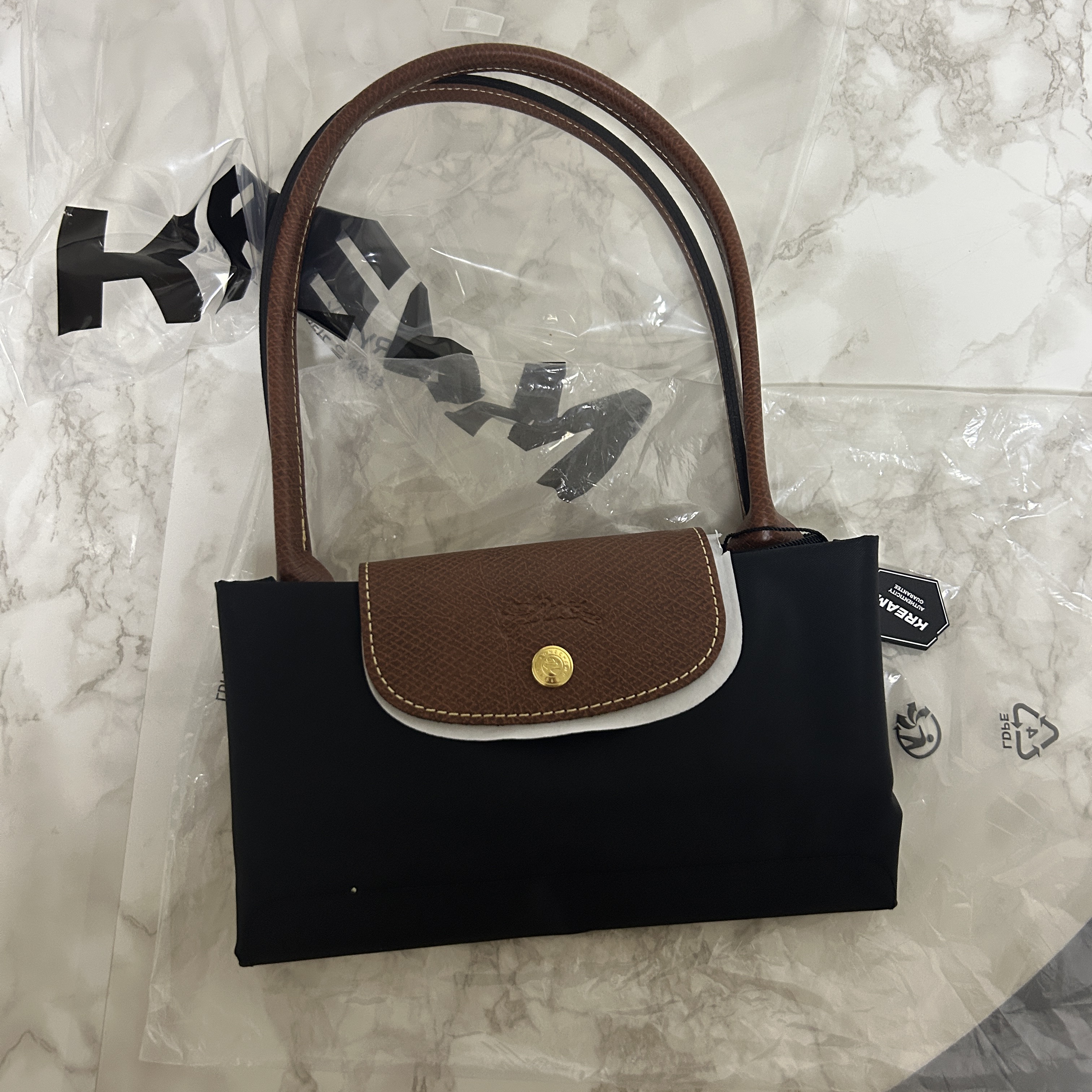 Longchamp Le Pliage Original Tote Bag M Black 착용 스타일 - 2
