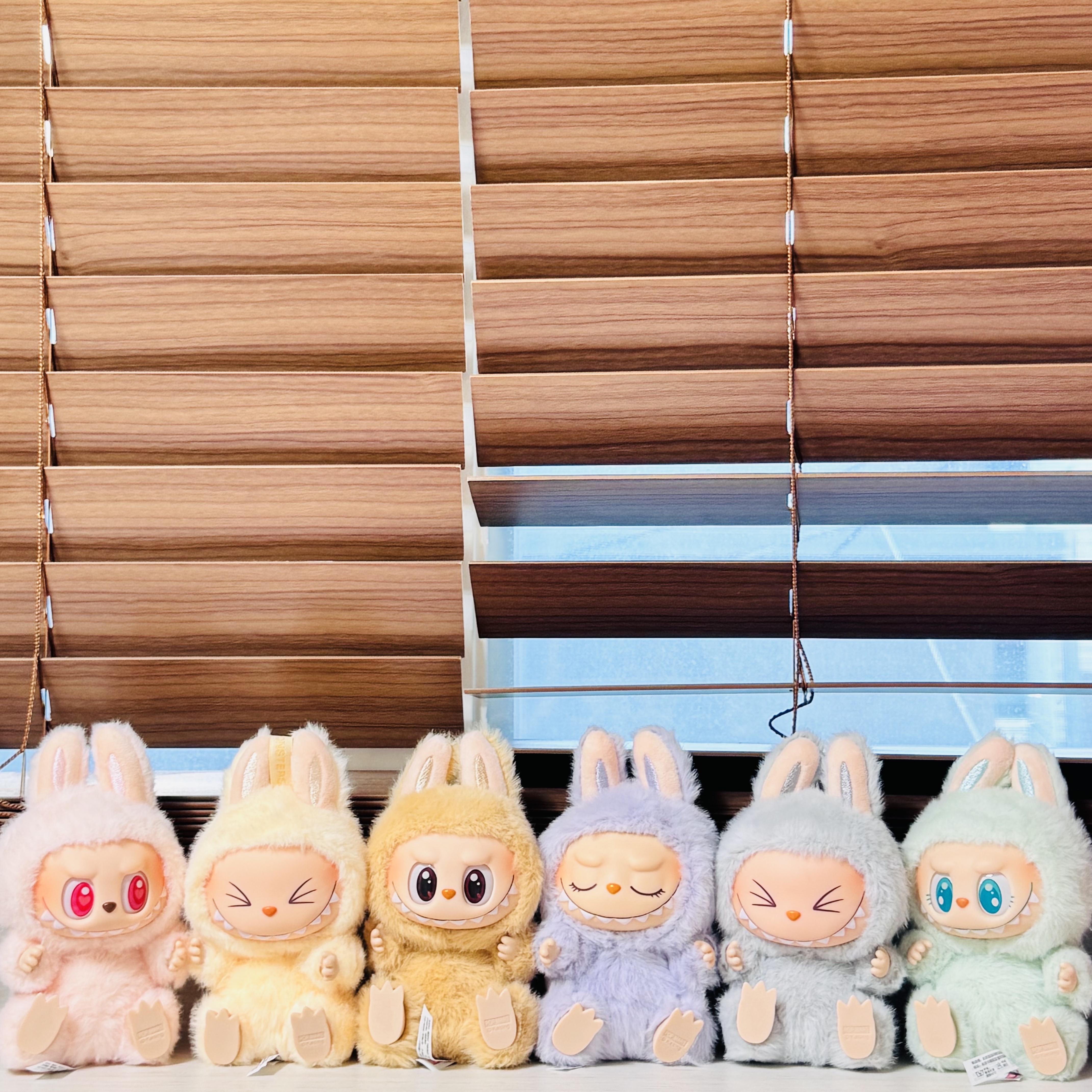 Pop Mart Labubu Let's Play Together Doll Series Dada Keyring (Opened Case), Pop Mart Labubu Let's Play Together Doll Series Sisi Keyring (Opened Case) 착용 스타일 - 1