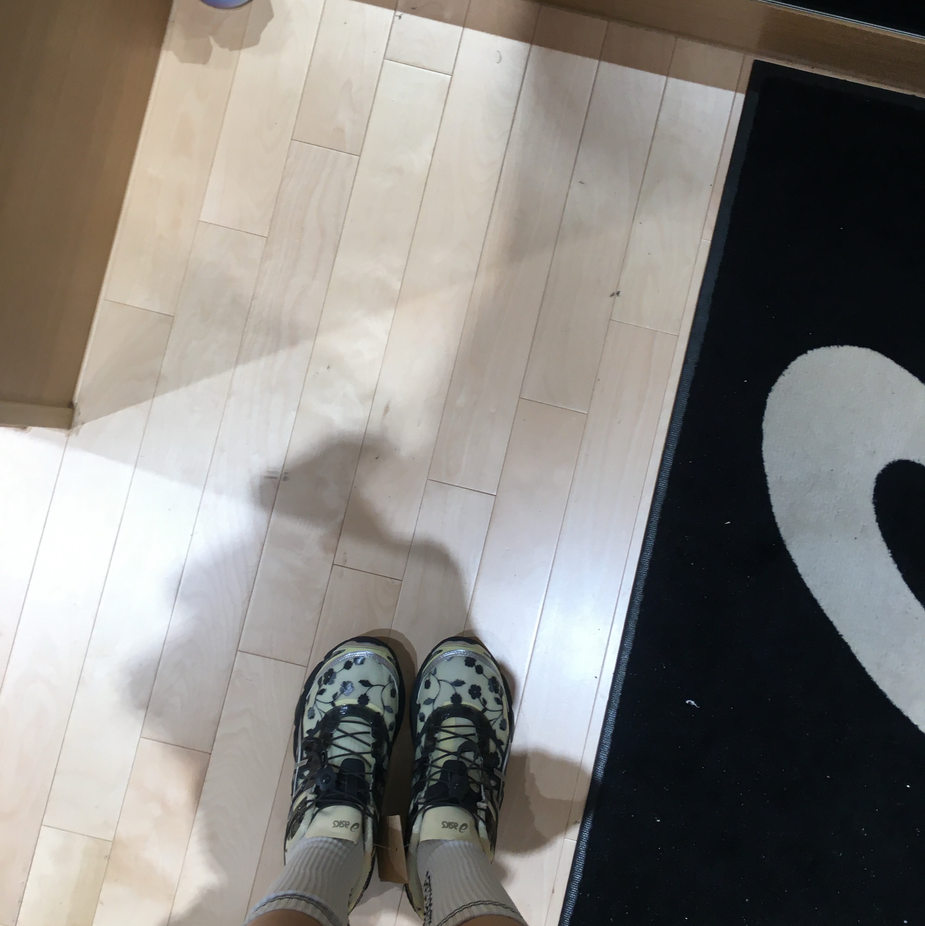 Asics x Cecilie Bahnsen Gel-Cumulus 16 Black Yellow, Asics x Cecilie Bahnsen Gel-Cumulus 16 Black 착용 스타일 - 1