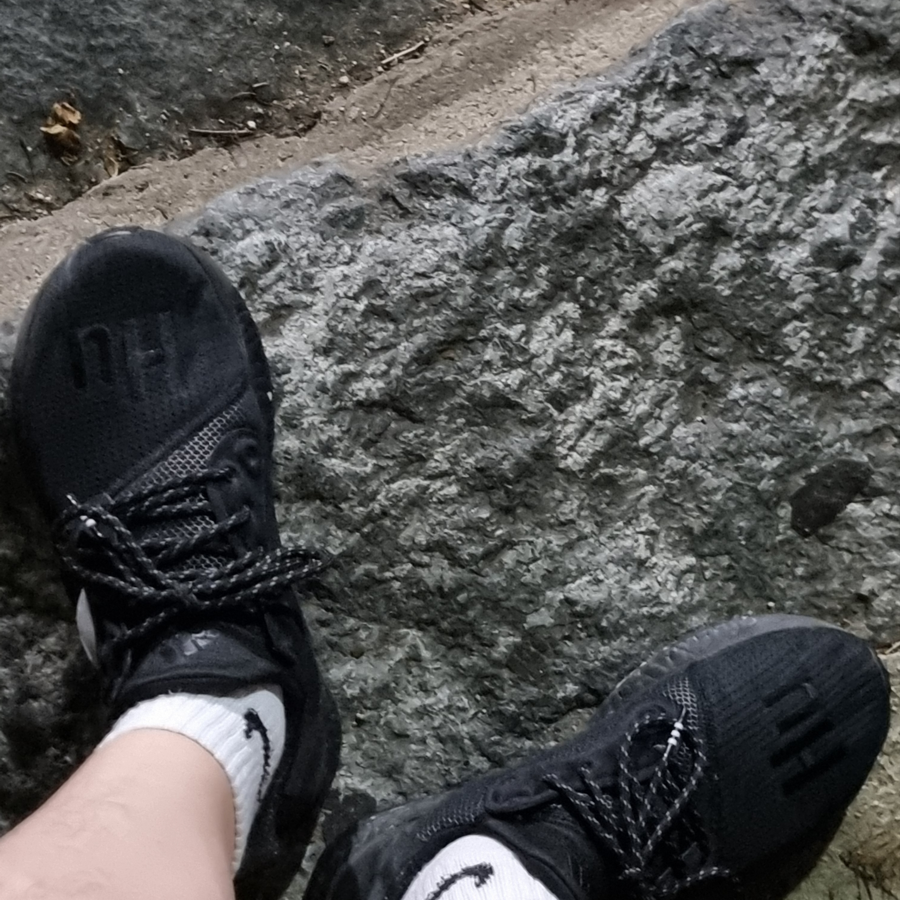 Adidas x Pharrell Williams Solar Hu PRD Core Black, Nike Everyday Cushioned Training Ankle Socks White (3 Pack/Korean Ver.) 착용 스타일