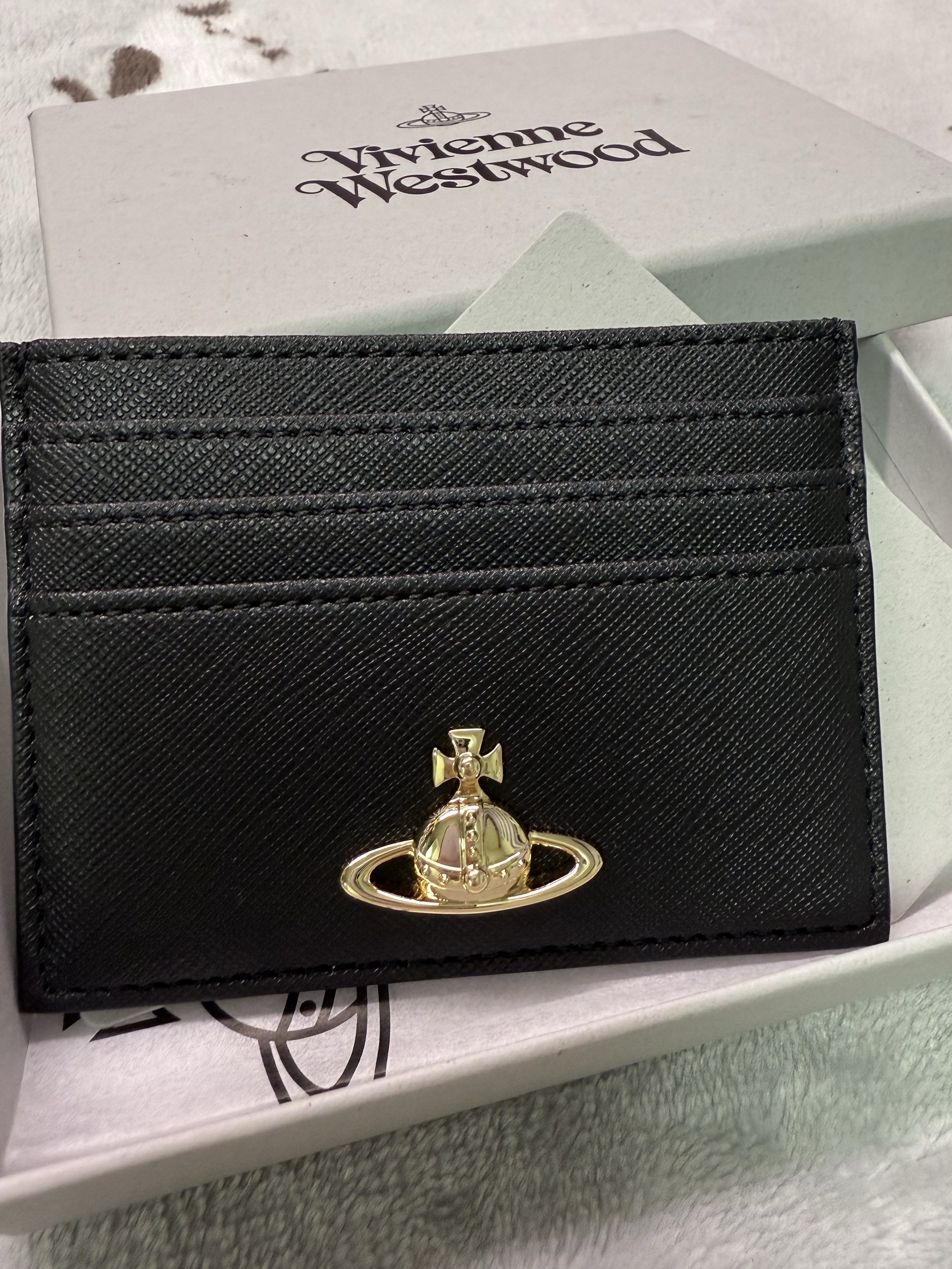 Vivienne Westwood Saffiano Flat Card Holder Black 착용 스타일 - 1