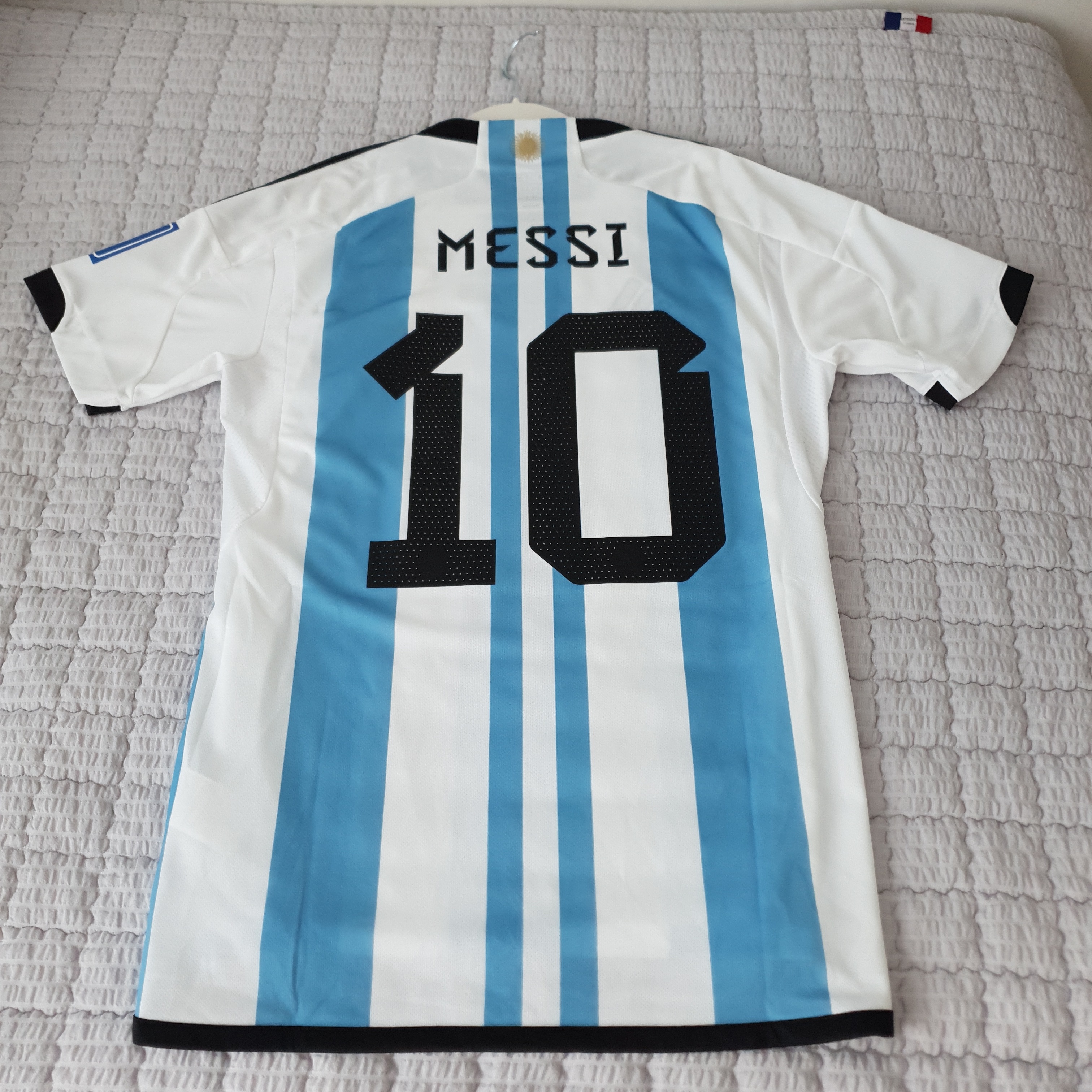 Adidas Argentina Home Jersey 2022 Winners 3-Star White Light Blue - US Sizing (Non Marking Ver.) 착용 스타일 - 4