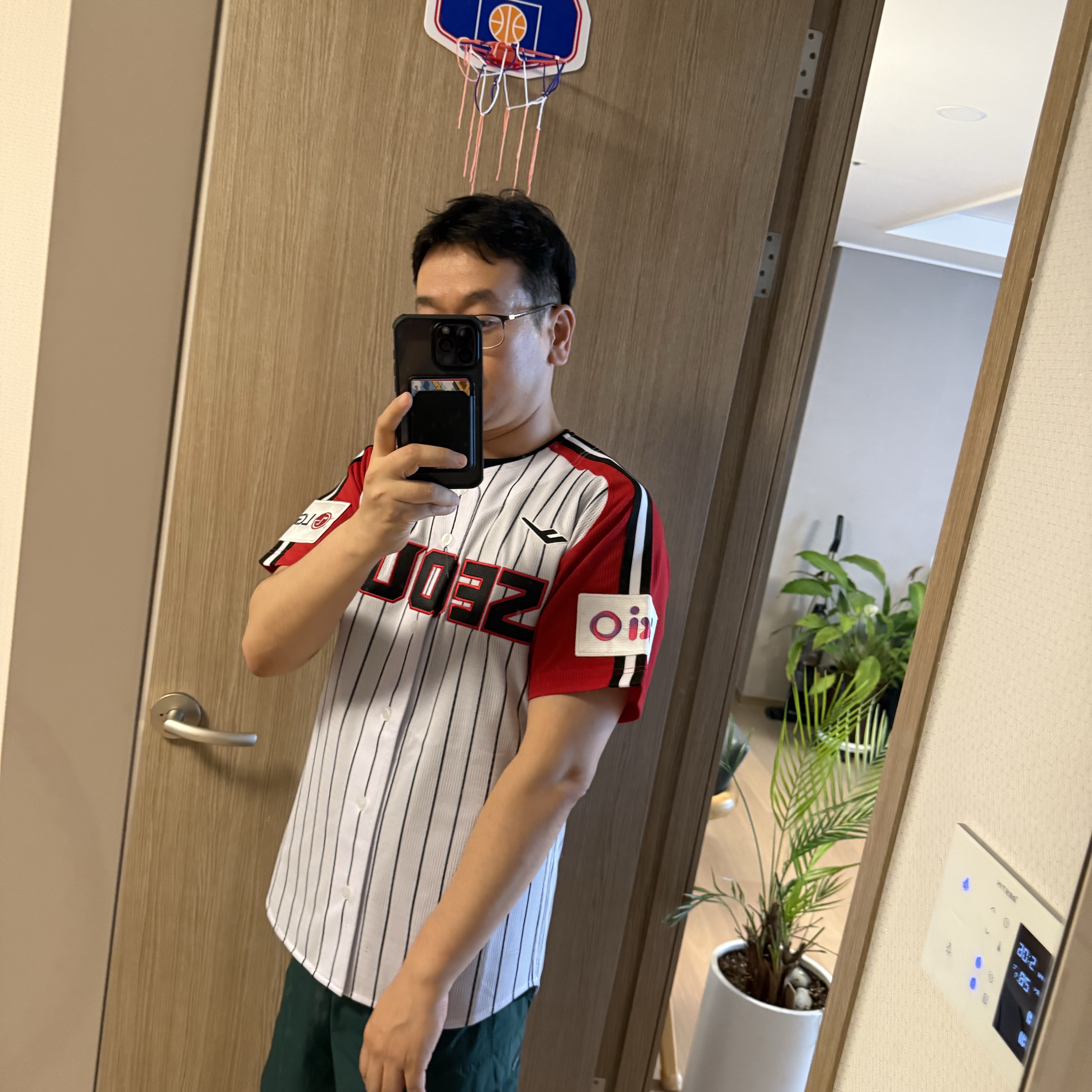 LG Twins x Prospecs 2025 Authentic Seoul Uniform Red (Non Marking Ver.) 착용 스타일 - 4