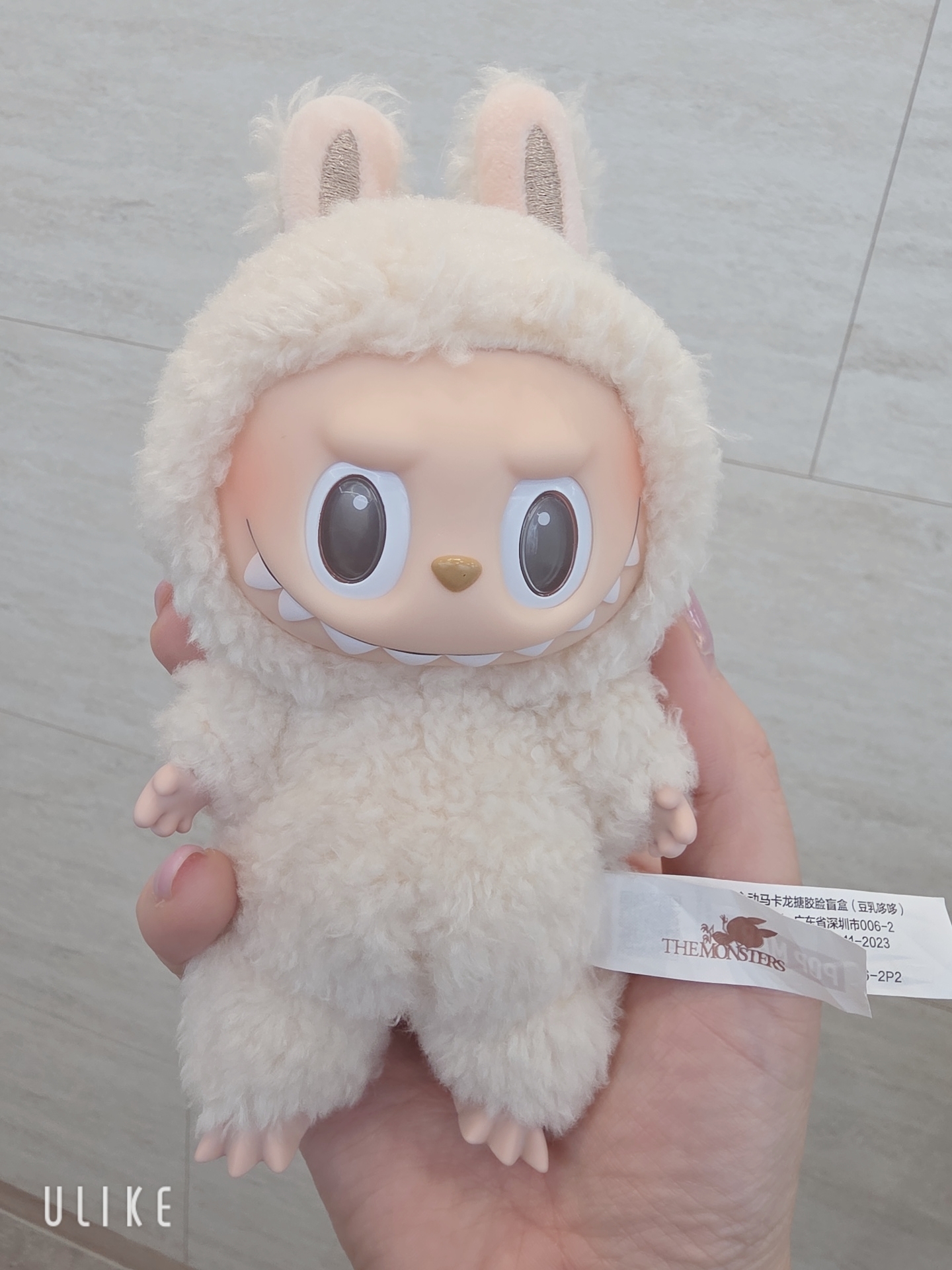 Pop Mart Labubu The Monsters Labubu Tasty Macarons Series Soymilk Keyring 착용 스타일 - 4