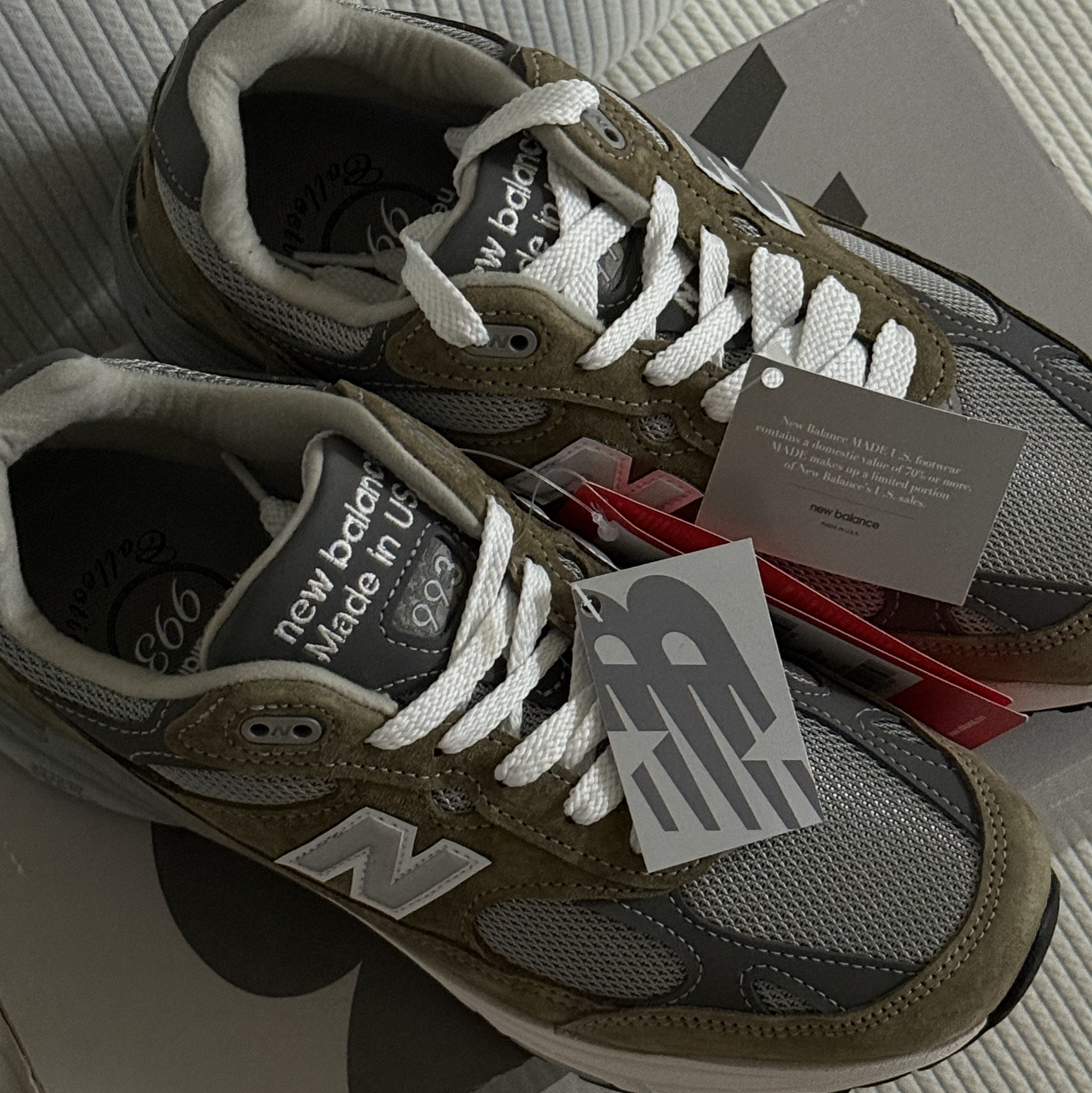 New Balance 993 Made in USA Covert Green Medium Grey - D Standard 착용 스타일 - 3