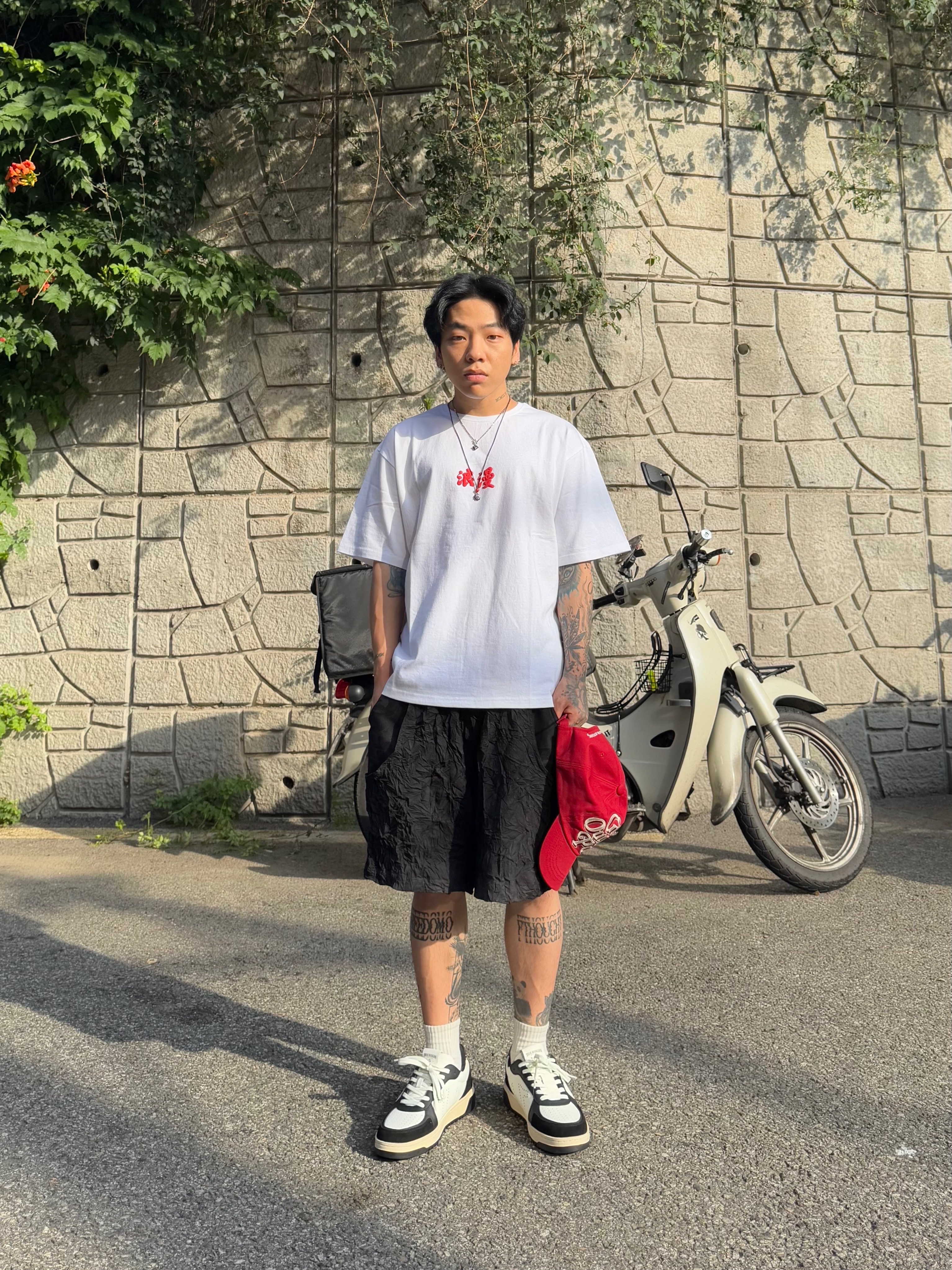 Wapworks Crease Baggy Shorts 착용 스타일 - 5