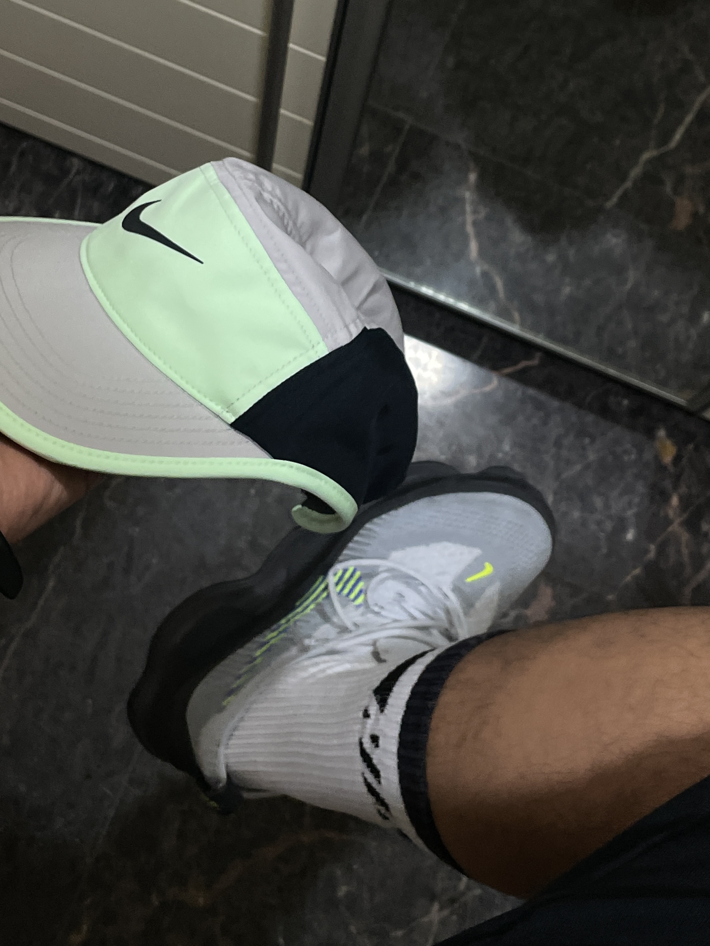 Nike Dri-Fit Fly Unstructured Swoosh Cap Light Iron Ore Vapour Green, Nike Air Max Scorpion Flyknit Dark Smoke Grey 착용 스타일 - 1