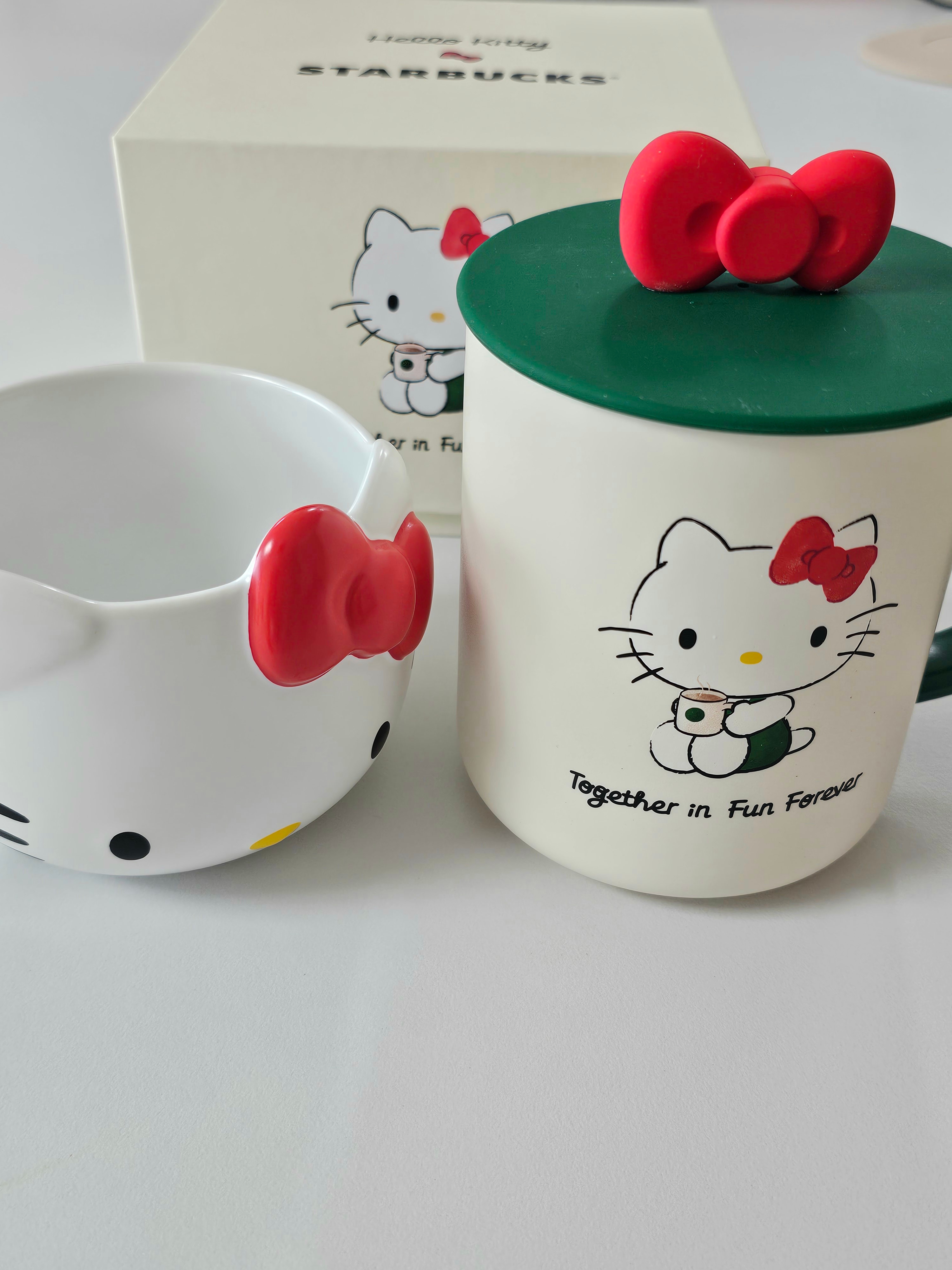 Starbucks x Hello Kitty Ribbon Lid Seramic Mug 473ml, Starbucks x Hello Kitty Seramic Mug 355ml 착용 스타일 - 1