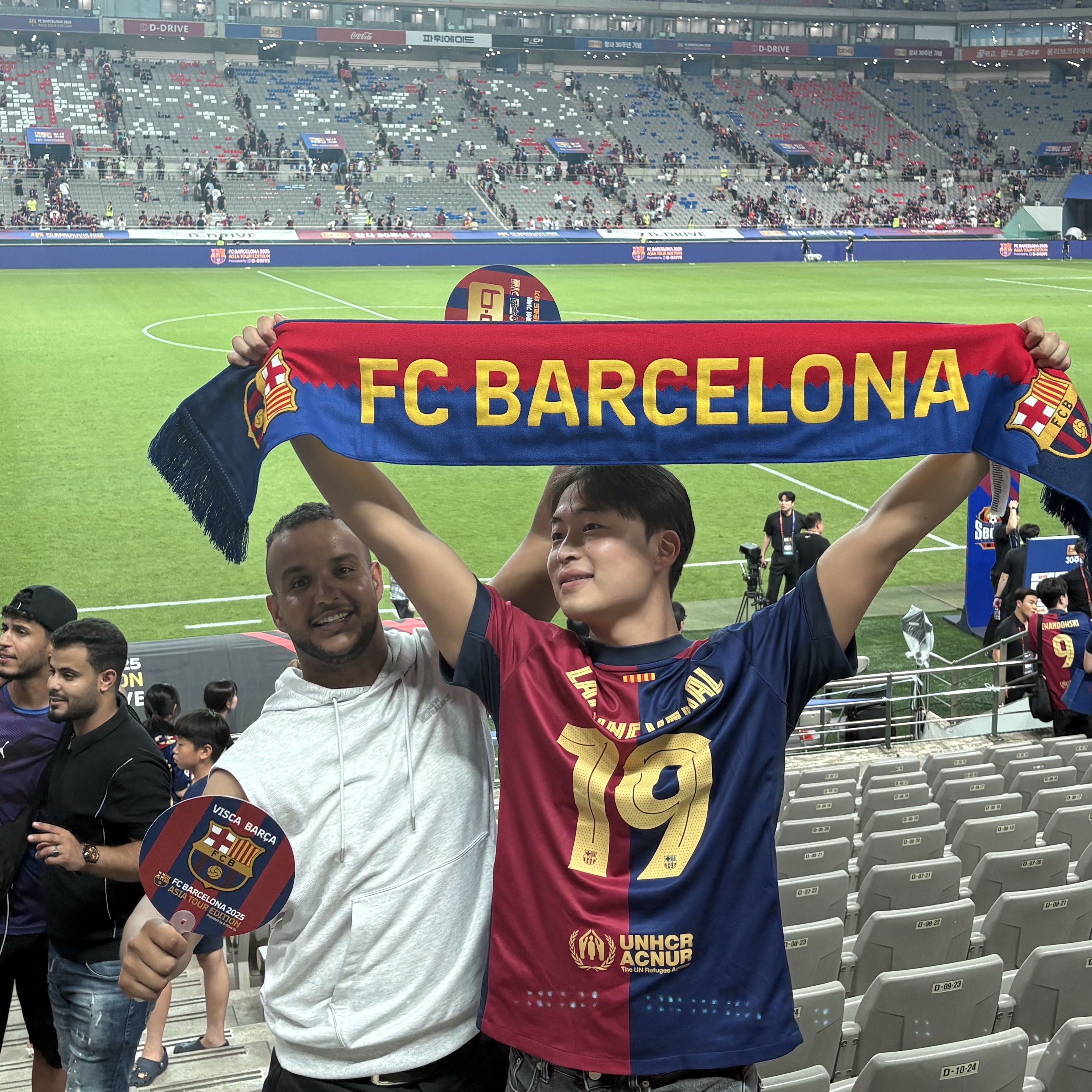 Nike FC Barcelona 2024/25 Dri-Fit Stadium Home Jersey Deep Royal Blue Noble Red (Non Marking Ver.) 착용 스타일