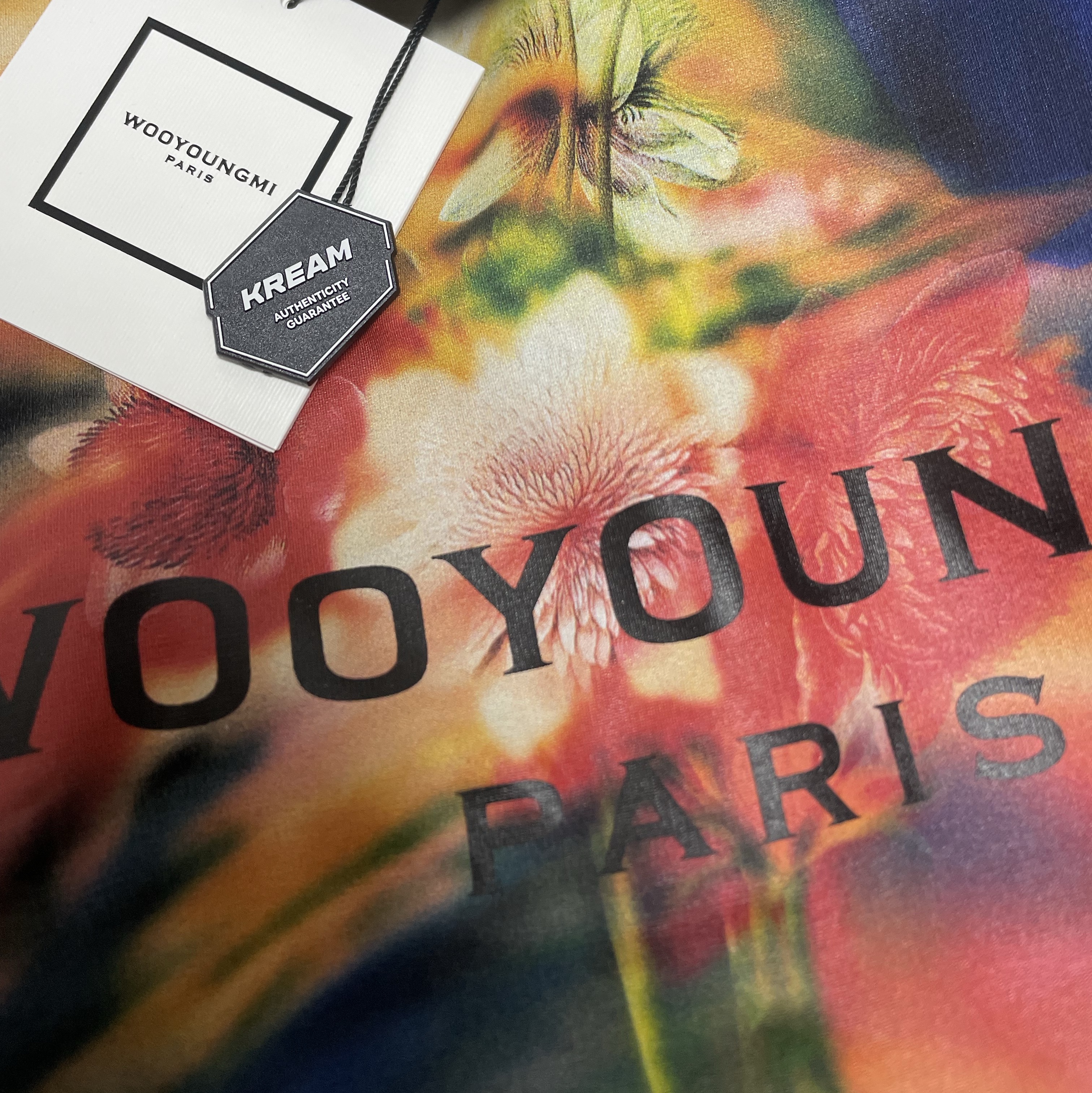 Wooyoungmi Swaying Flower Back Logo T-Shirts Black - 24FW 착용 스타일