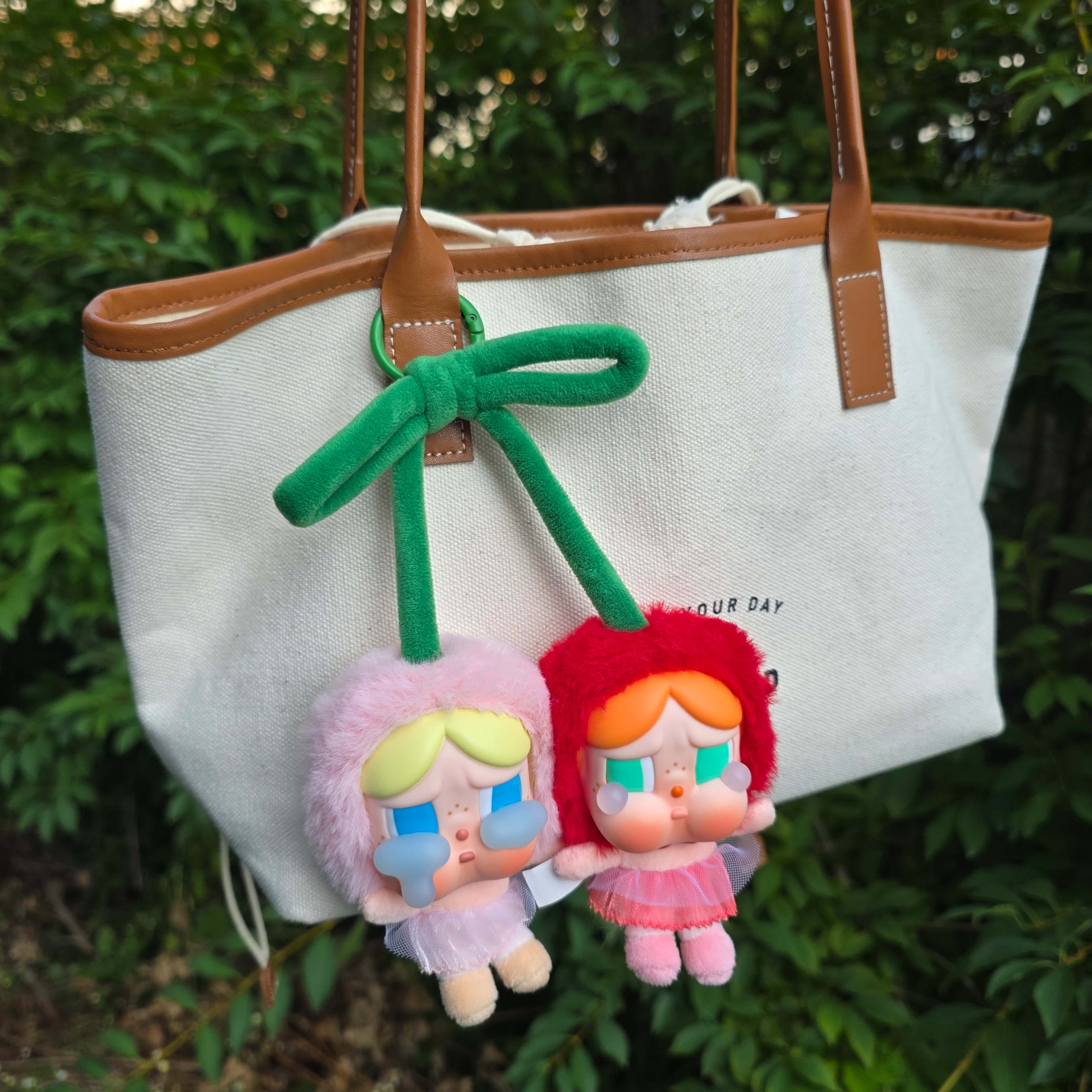 Pop Mart Crybaby Crying For Love Series Vinyl Plush 착용 스타일