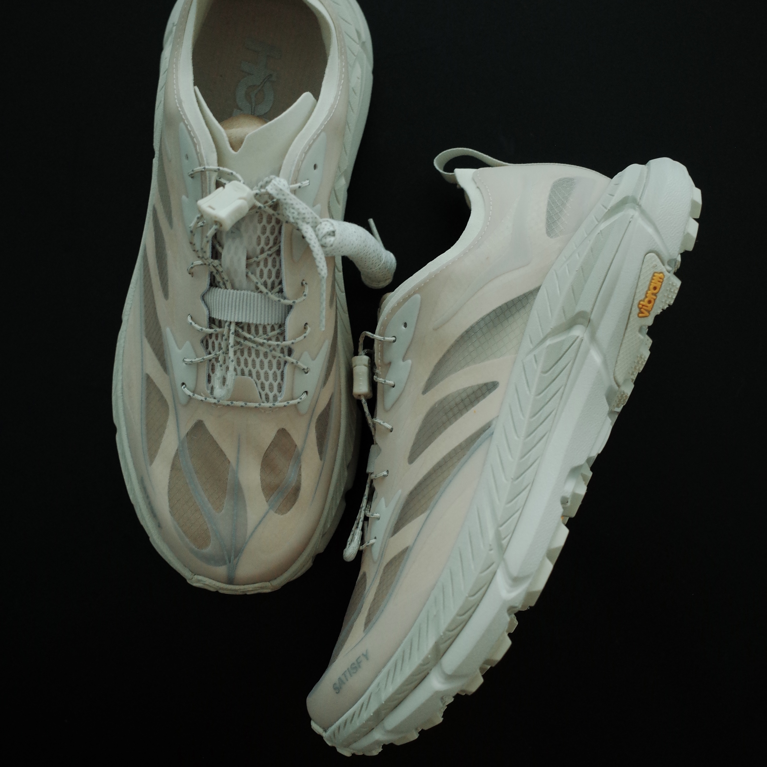 Hoka x Satisfy Mafate Speed 4 Lite Bone 착용 스타일 - 2