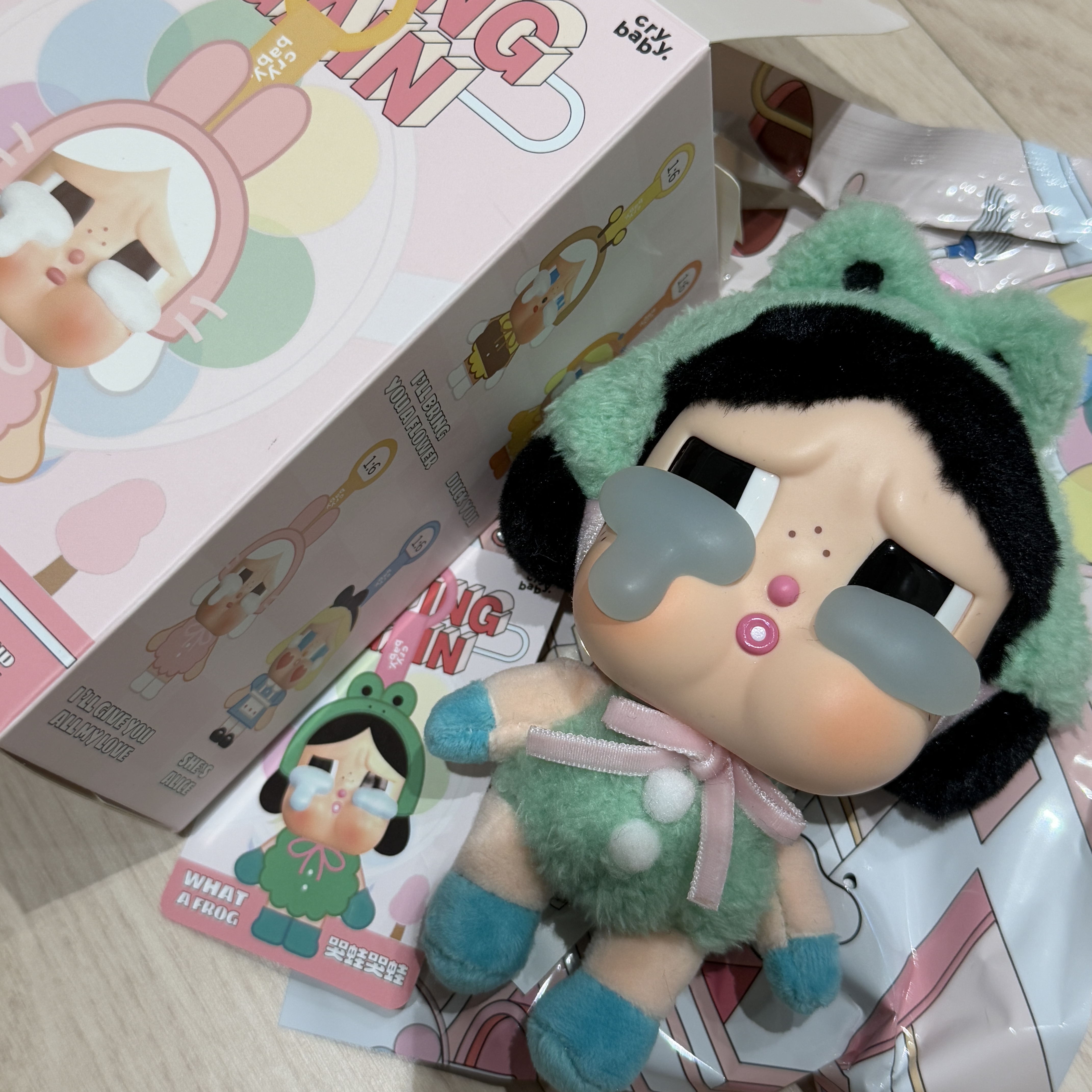Pop Mart Crybaby Crying Again Series Plush Keyring Sealed Case (1 Blind Box) 착용 스타일