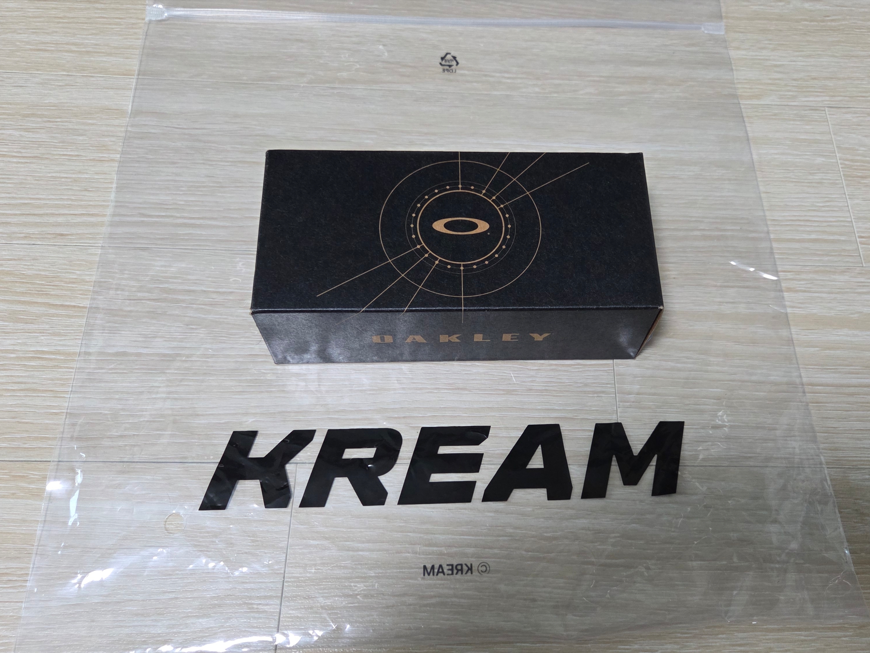 Oakley Eye Jacket Redux Matte Black Frame Prizm Grey Lenses High Bridge Fit 착용 스타일 - 2