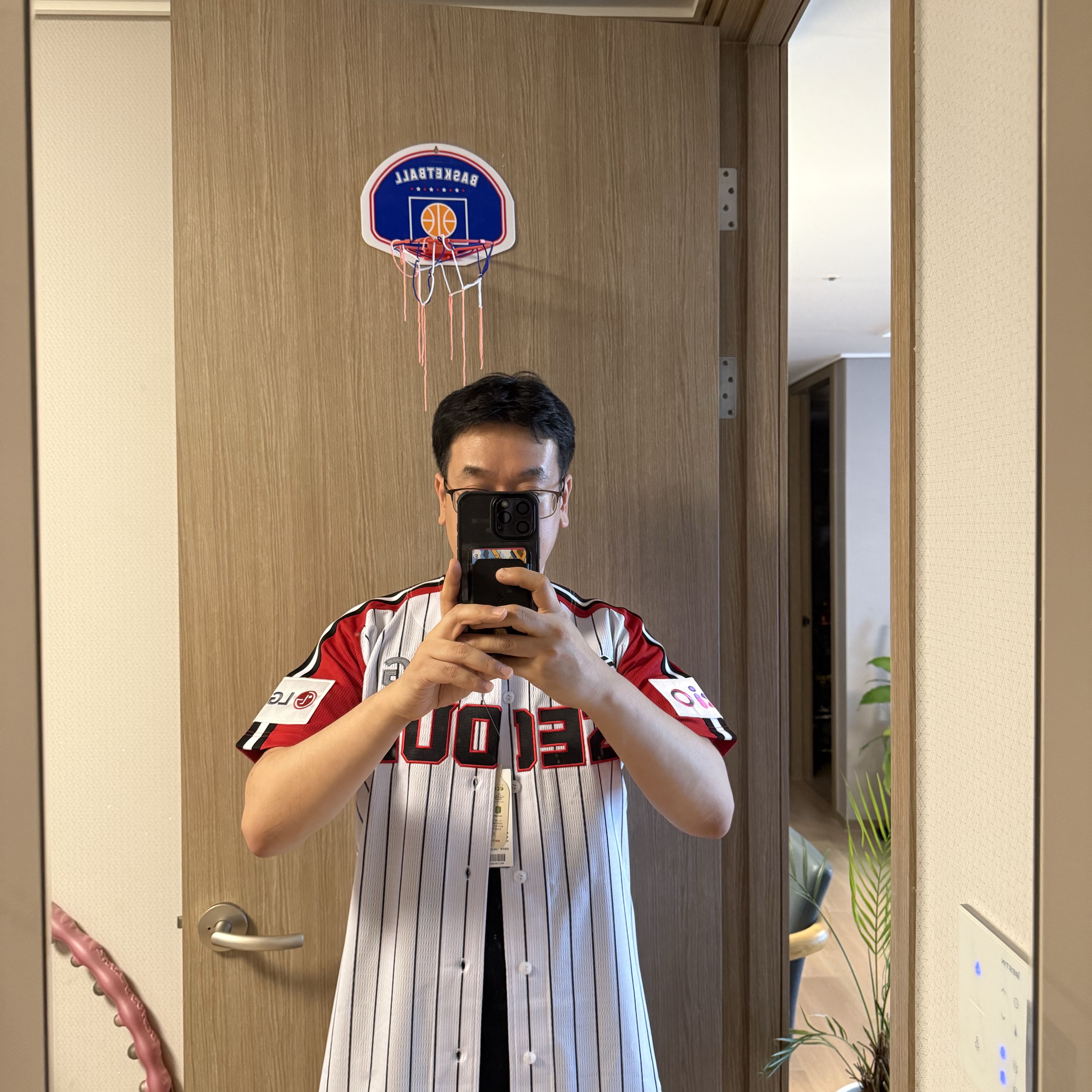 LG Twins x Prospecs 2025 Authentic Seoul Uniform Red (Non Marking Ver.) 착용 스타일 - 1