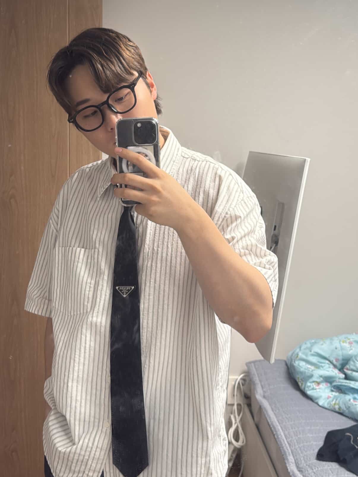 Prada Re-Nylon Gabardine Tie Black 착용 스타일