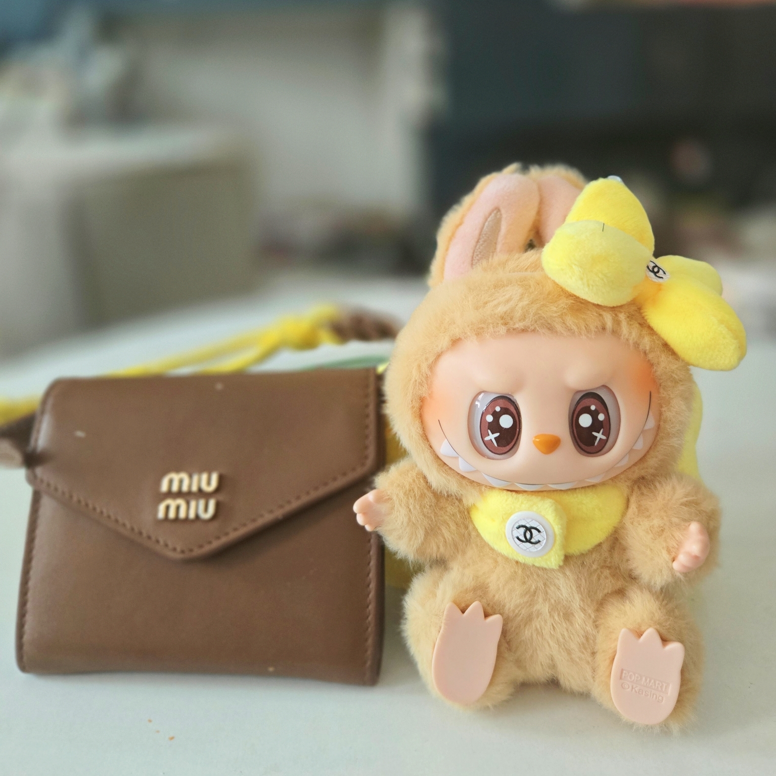 Pop Mart Labubu Let's Play Together Doll Series Sealed Case (1 Blind Box) 착용 스타일