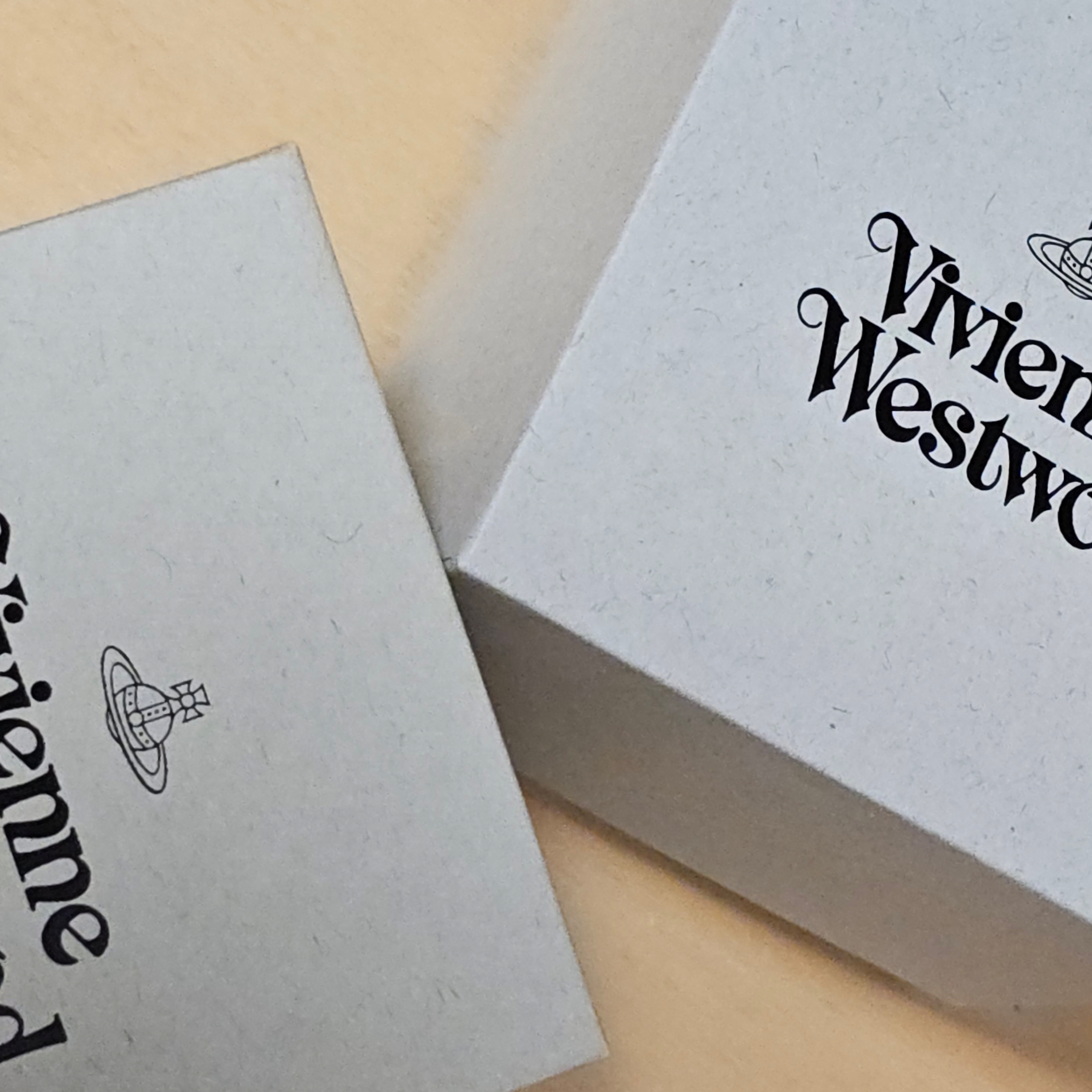 Vivienne Westwood Mini Bas Relief Bracelet Silver, Vivienne Westwood Mini Bas Relief Choker Silver 착용 스타일 - 2