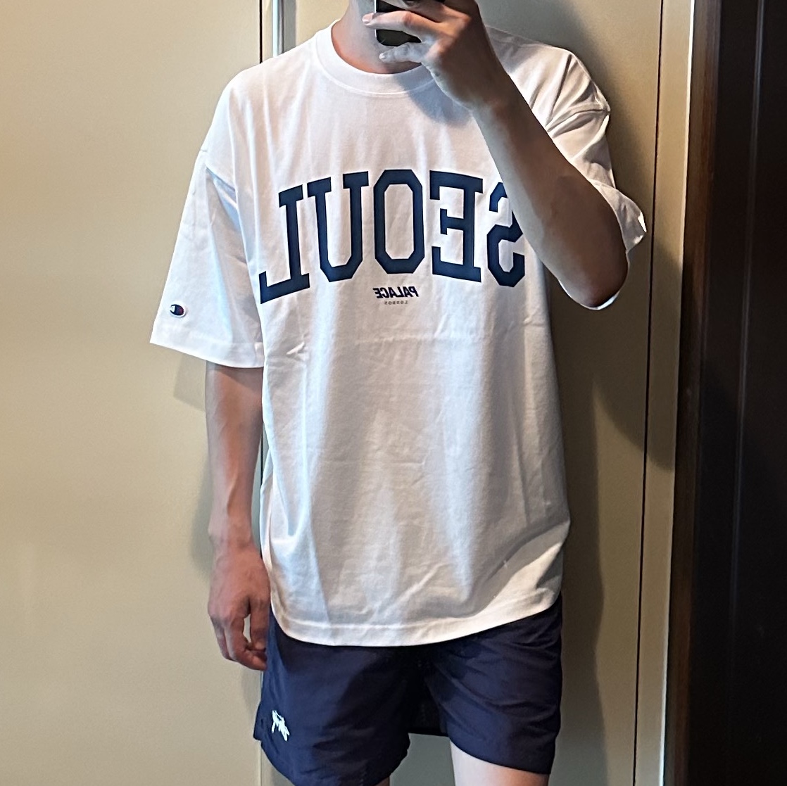 Palace x Champion Shop T-Shirt Seoul White - 24FW 착용 스타일 - 2