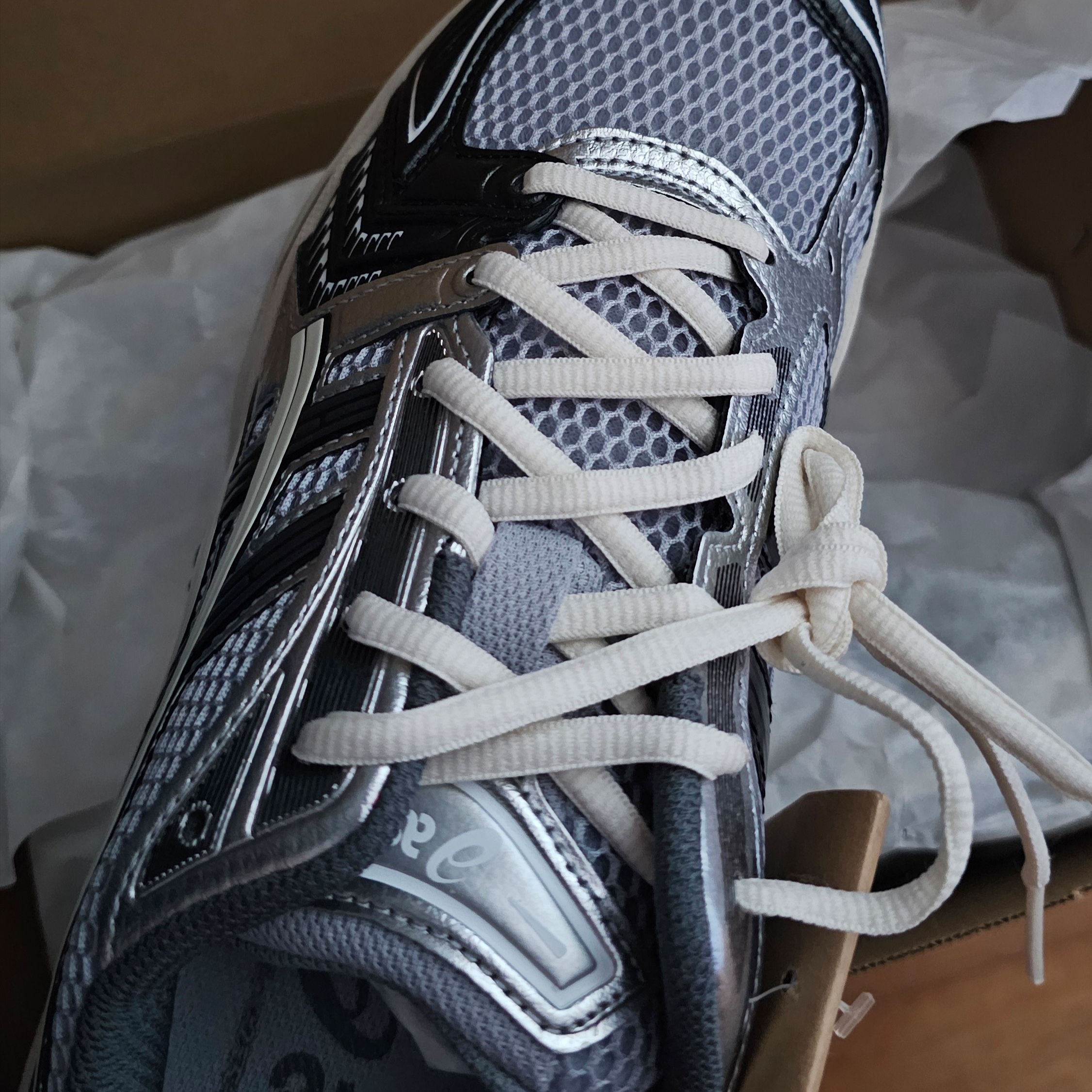 Asics Gel-Kayano 14 Black Glacier Grey 착용 스타일