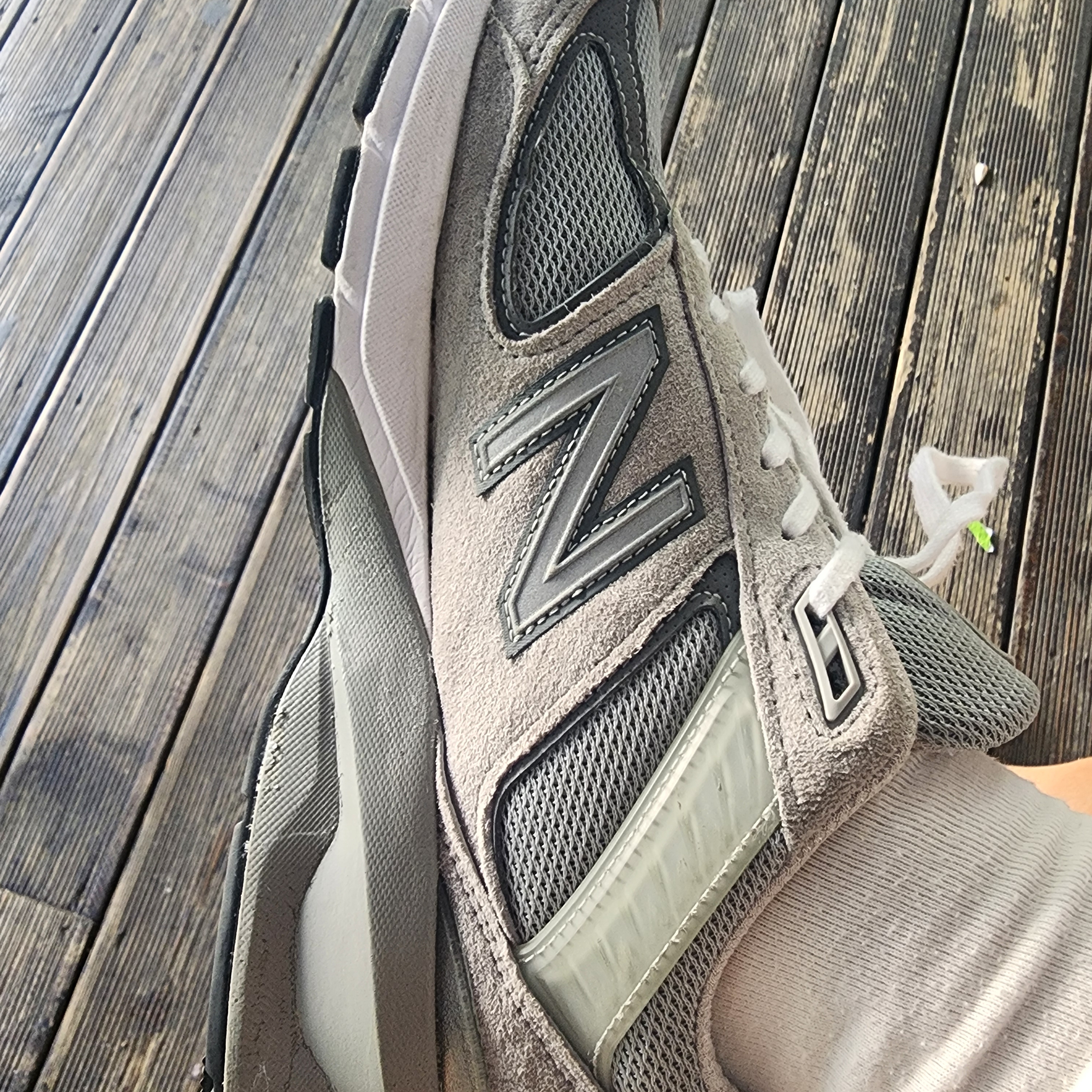 New Balance 990v5 Made in USA Grey - D Standard 착용 스타일 - 1