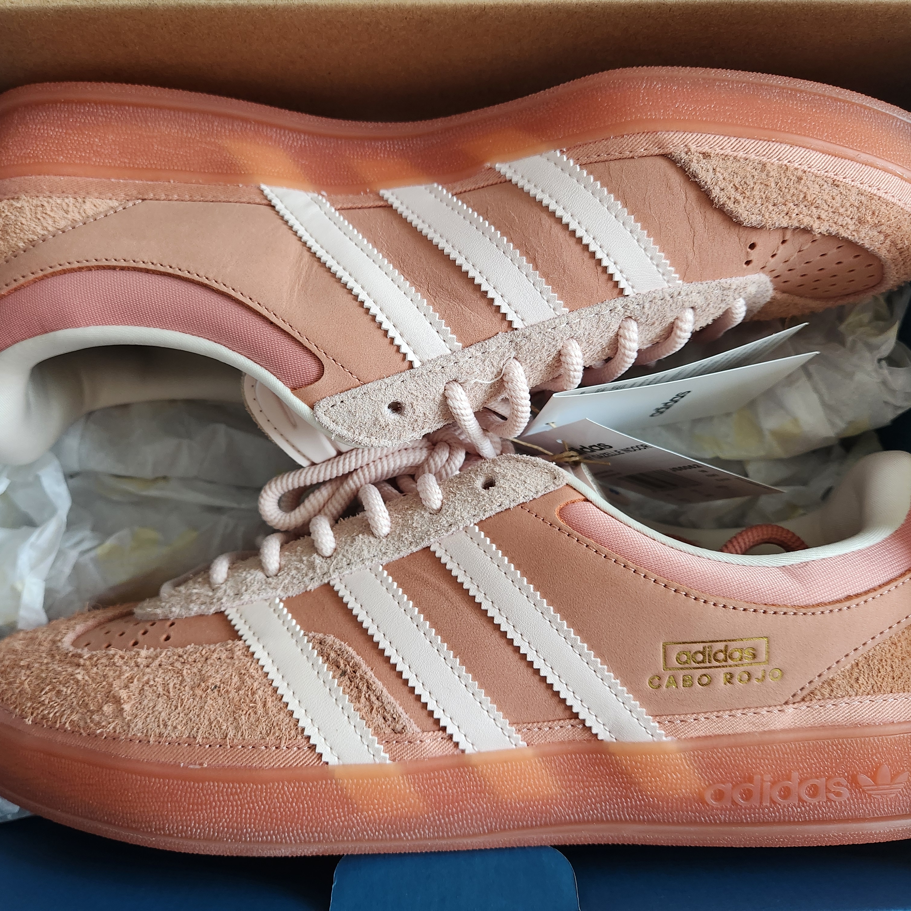 Adidas x Bad Bunny Gazelle Indoor Wonder Clay Wonder Quartz 착용 스타일 - 2