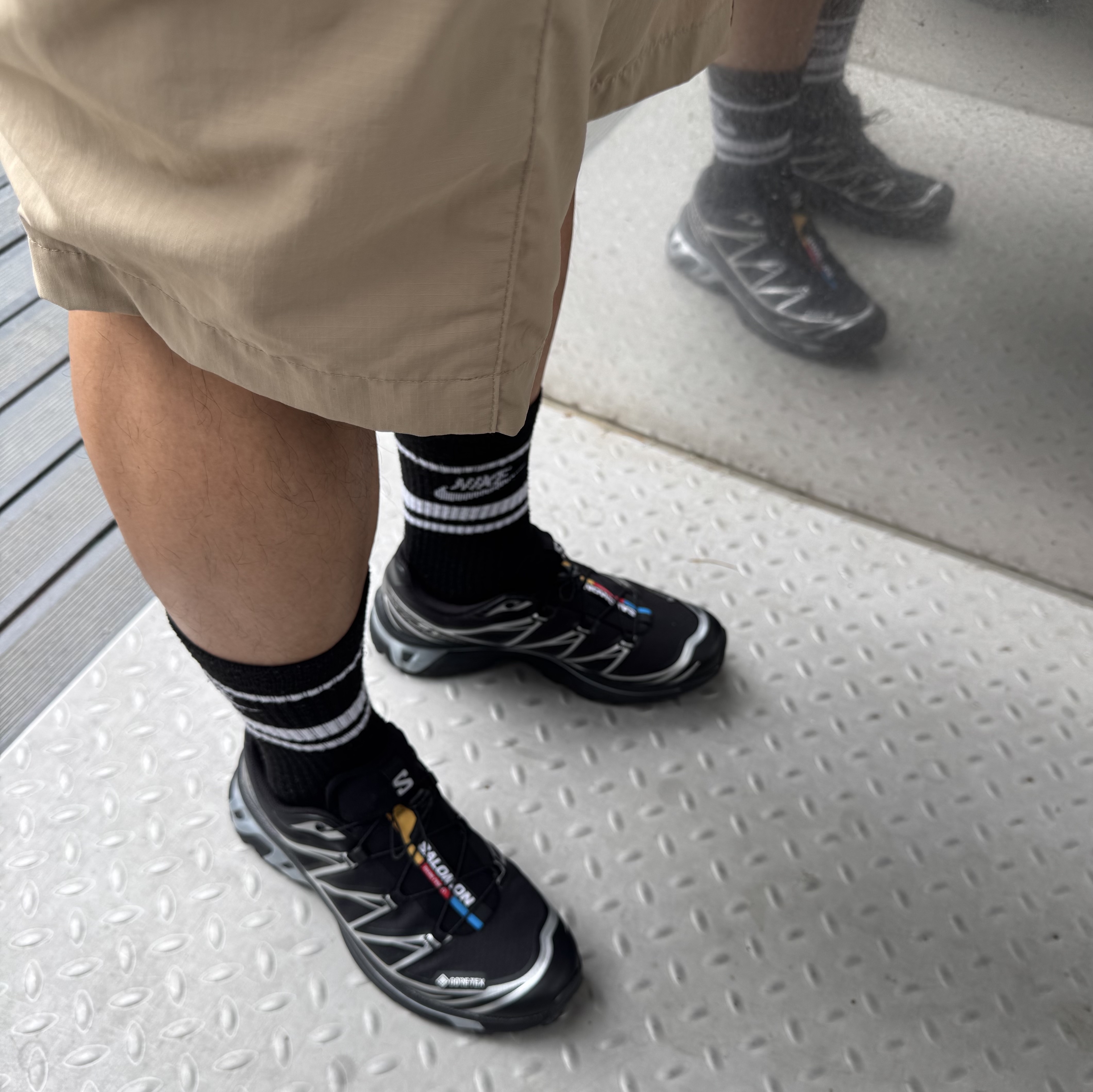 Salomon XT-6 GTX Black Silver 착용 스타일