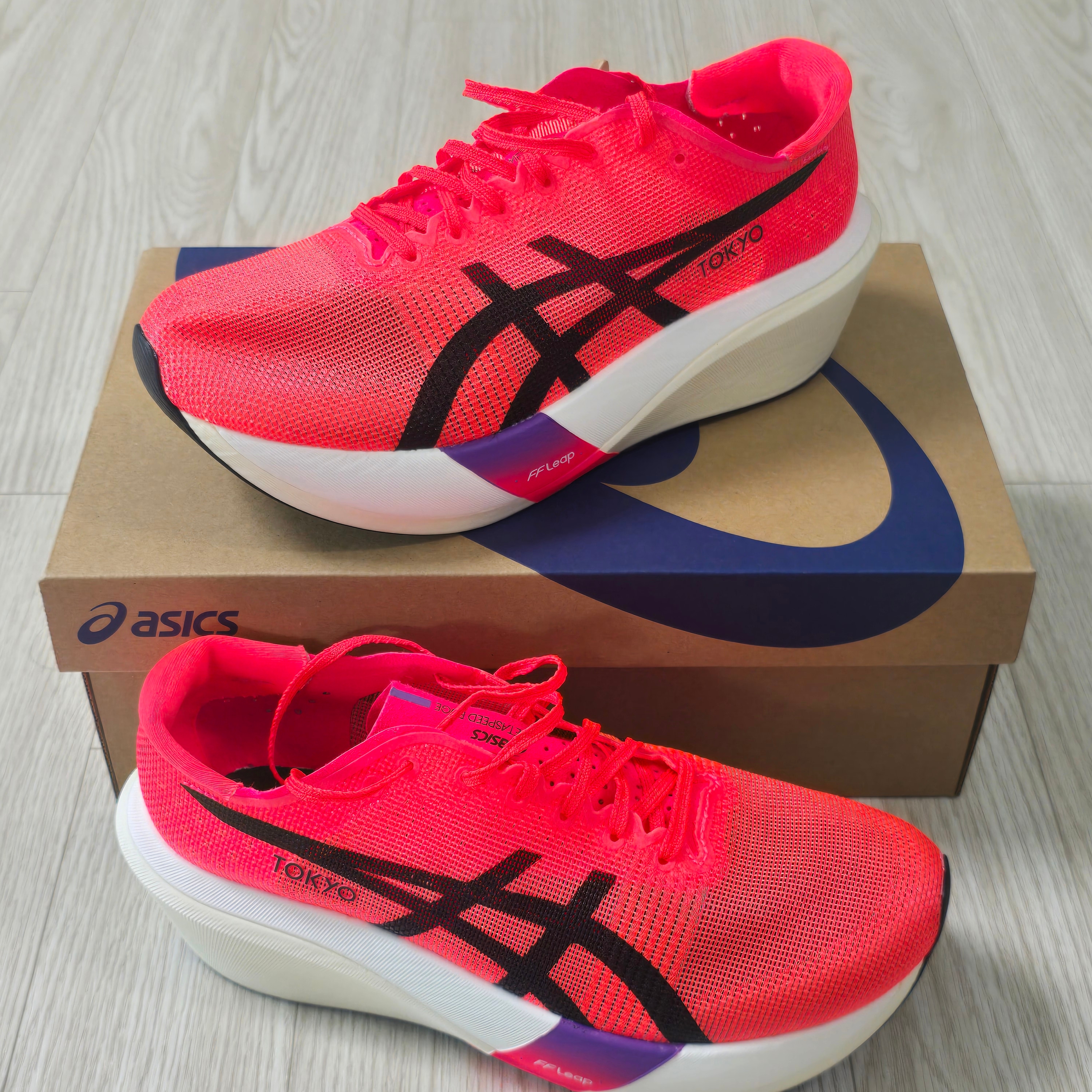 Asics Metaspeed Edge Tokyo Flash Red Black 착용 스타일
