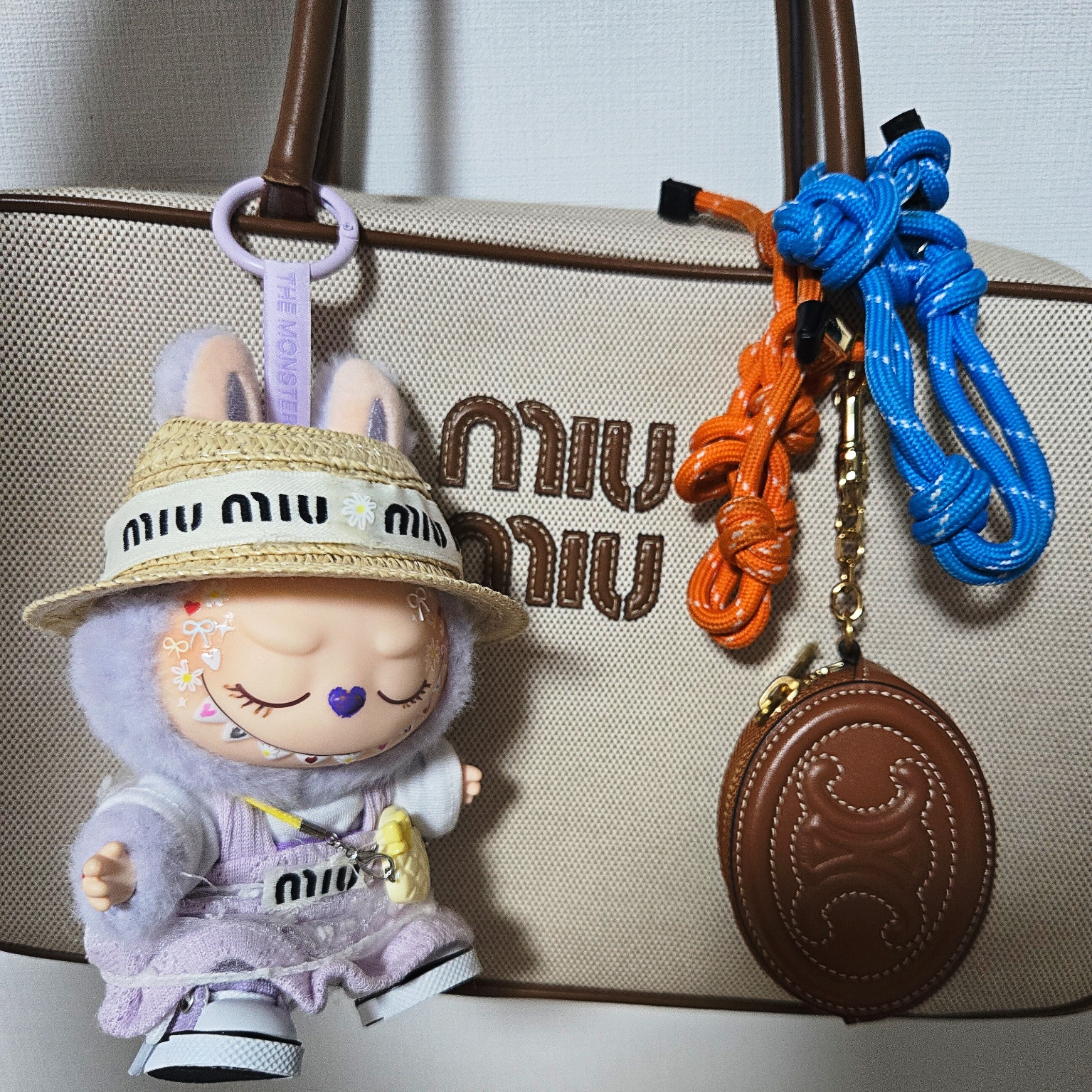 Pop Mart Labubu Let's Play Together Doll Series Zizi Keyring (Opened Case) 착용 스타일