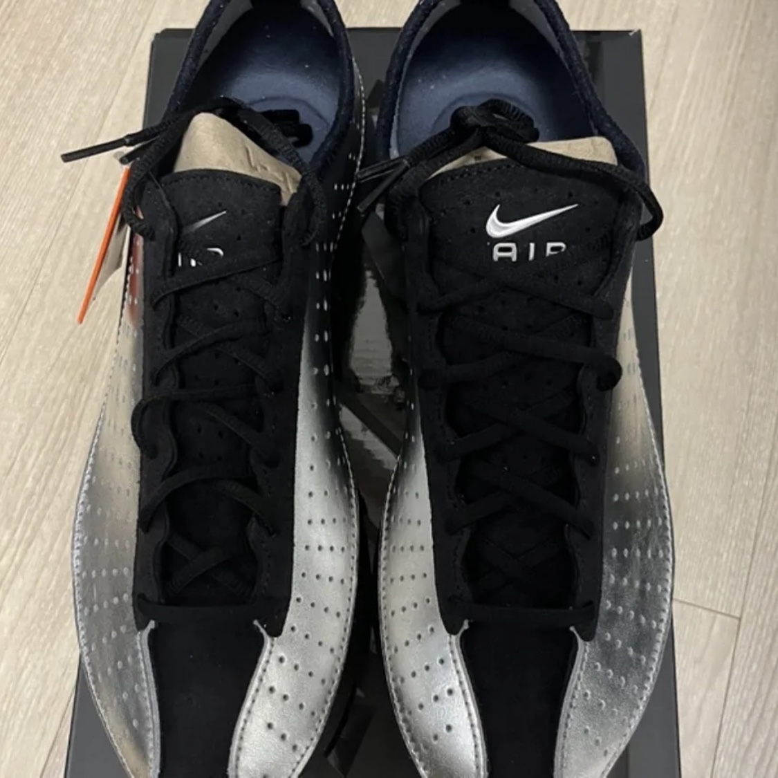 (W) Nike Air Superfly Metallic Silver and Black 착용 스타일