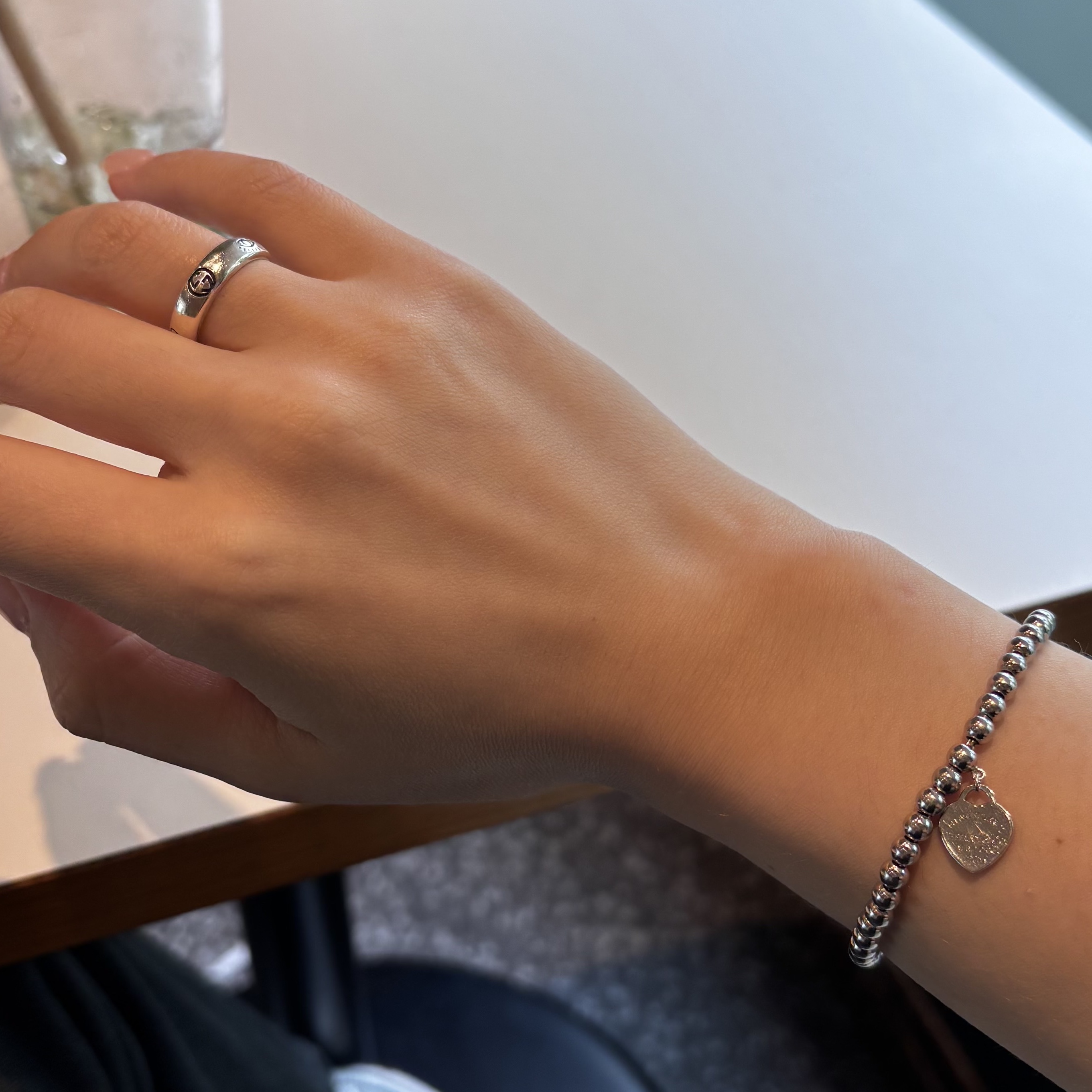 Gucci Blind For Love Ring Silver, Tiffany & Co. Return to Tiffany Heart Tag Bead Bracelet Silver 착용 스타일