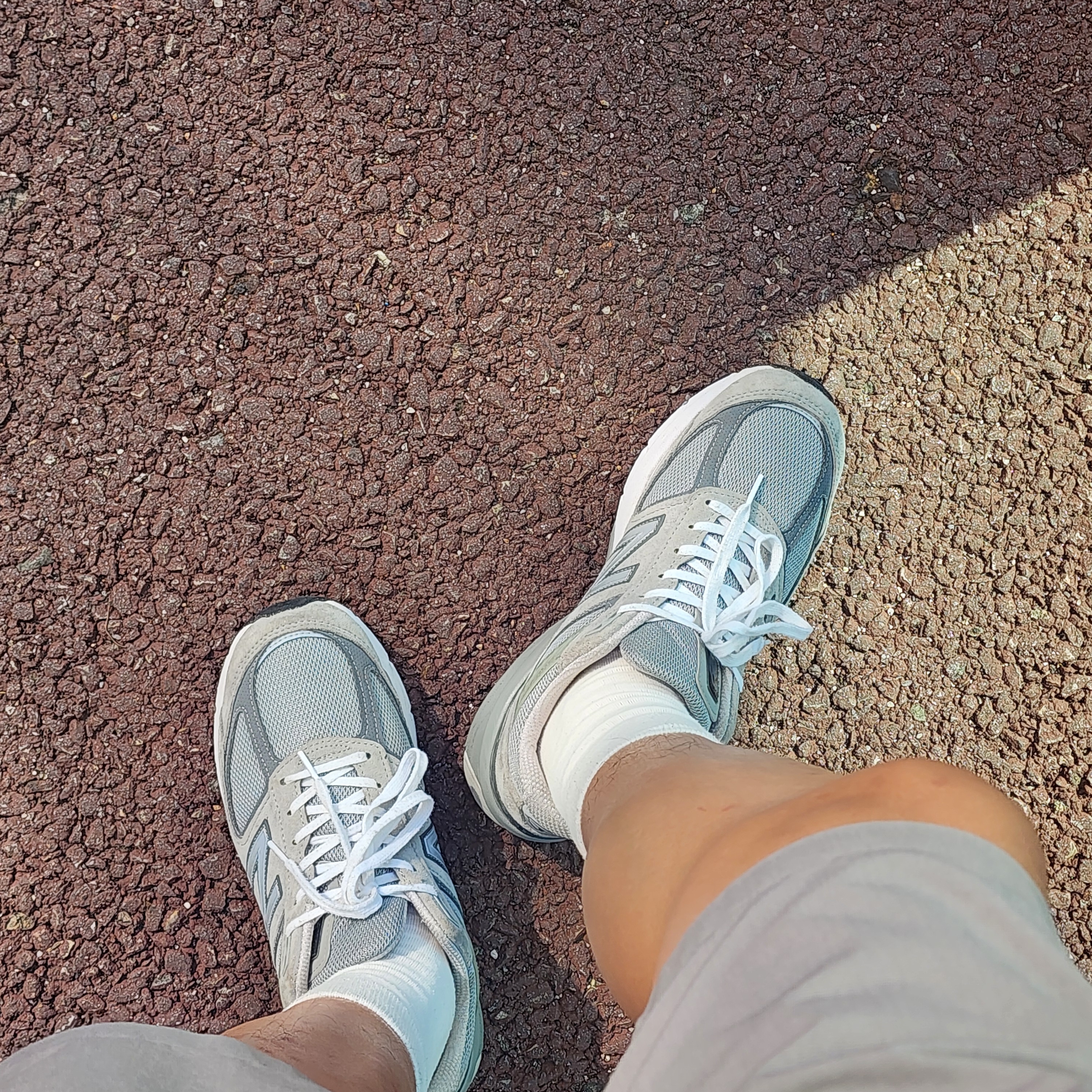 New Balance 990v5 Made in USA Grey - D Standard 착용 스타일 - 4
