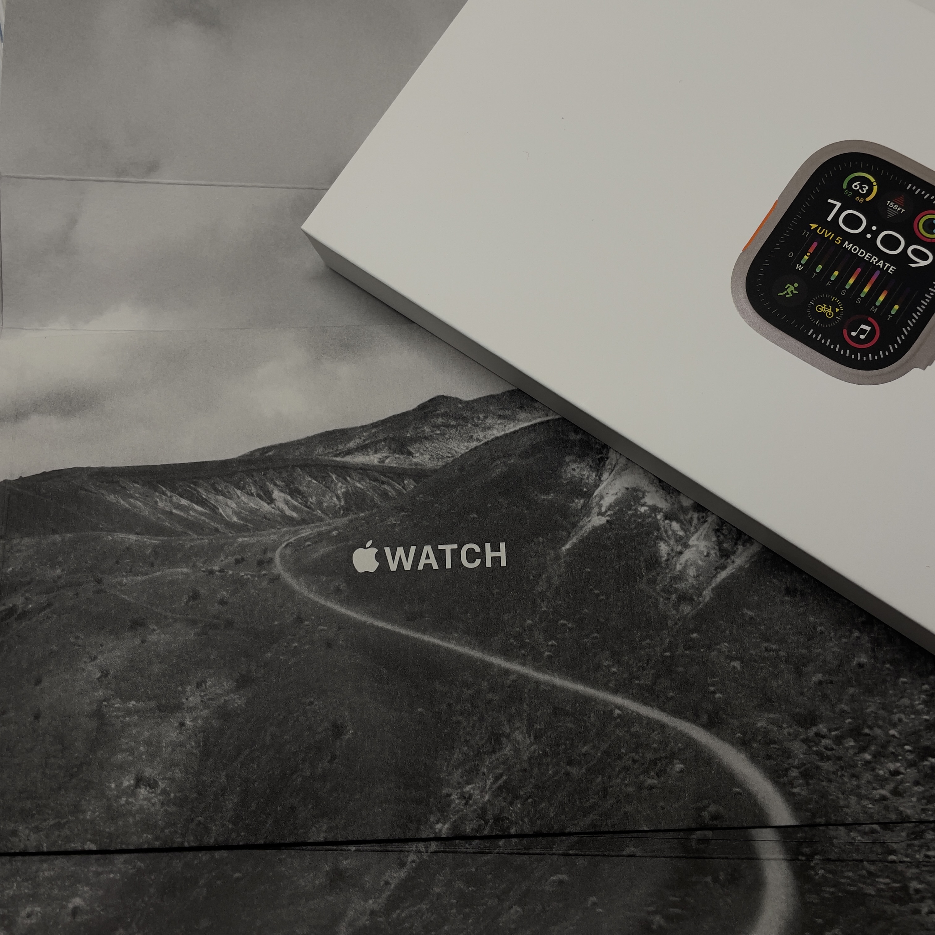 Apple Watch Ultra 49mm Titanium Case with L Alpine Loop Orange (Korean Ver.) 착용 스타일