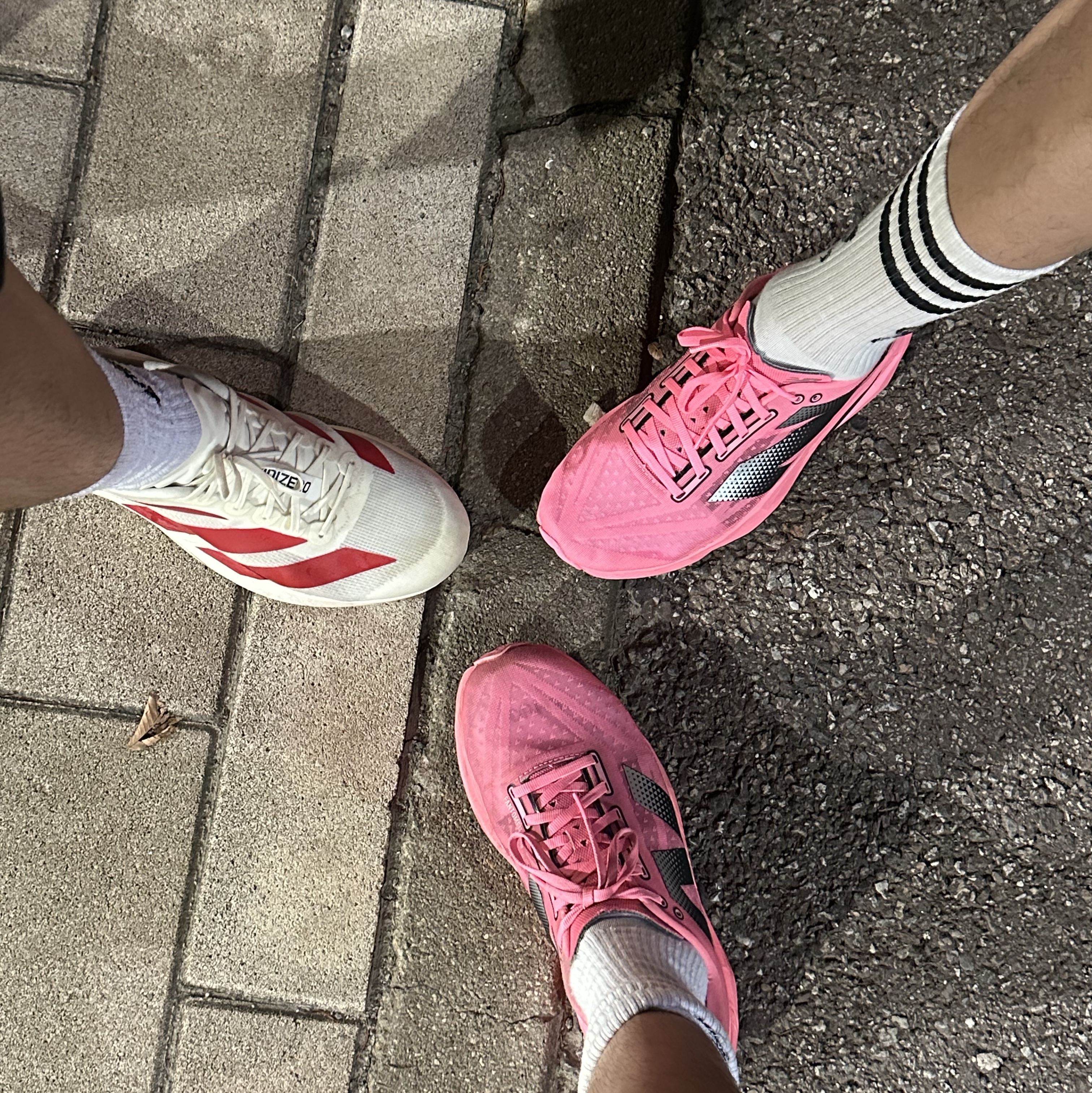 New Balance Fuelcell Rebel v4 Ultra Pink Black - 2E Wide, Adidas Adizero EVO SL Off White Better Scarlet 착용 스타일