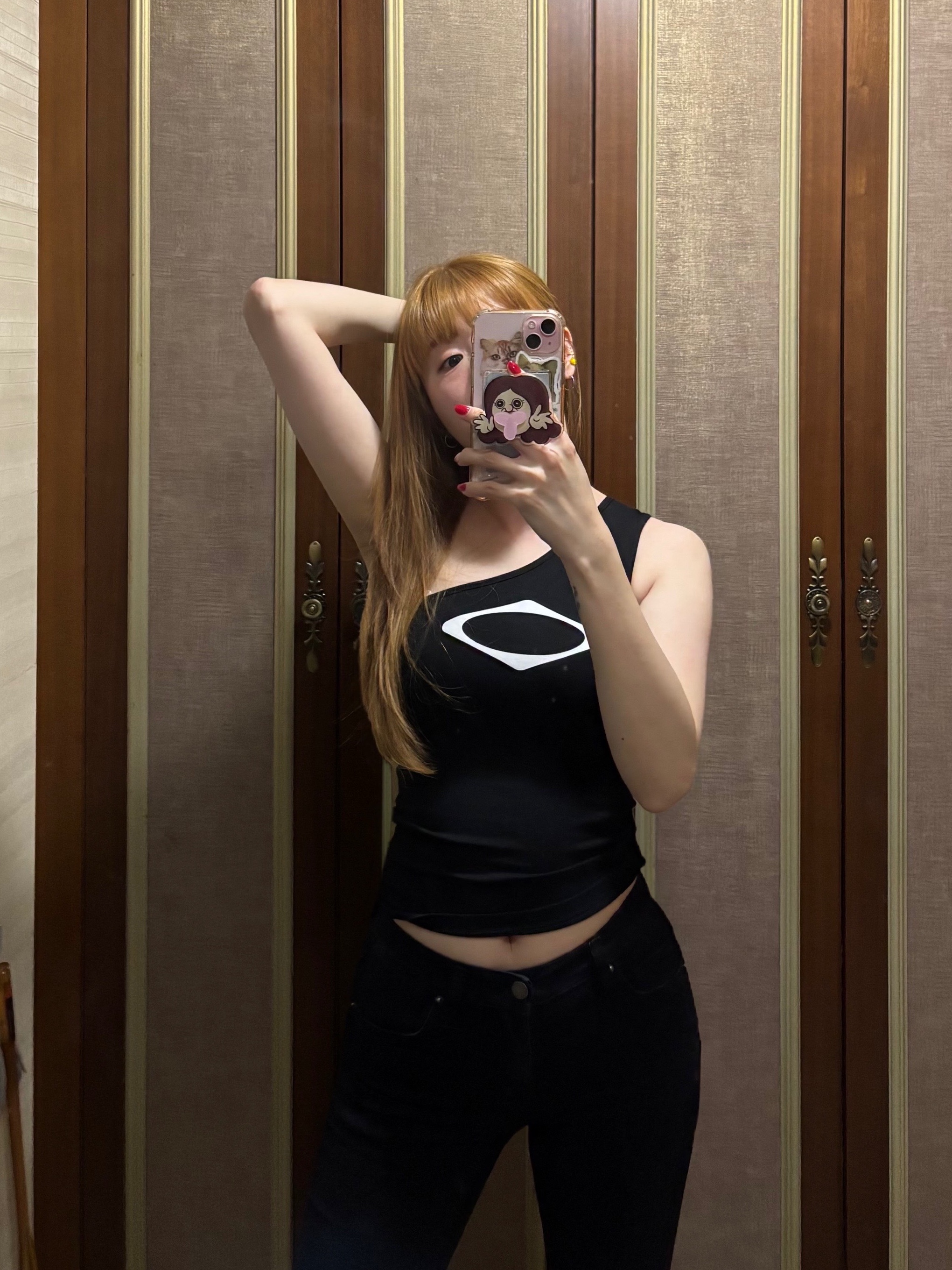 (W) Mischief Rhombus One Shoulder Top Black, Oofos OOriginal Black 착용 스타일 - 6