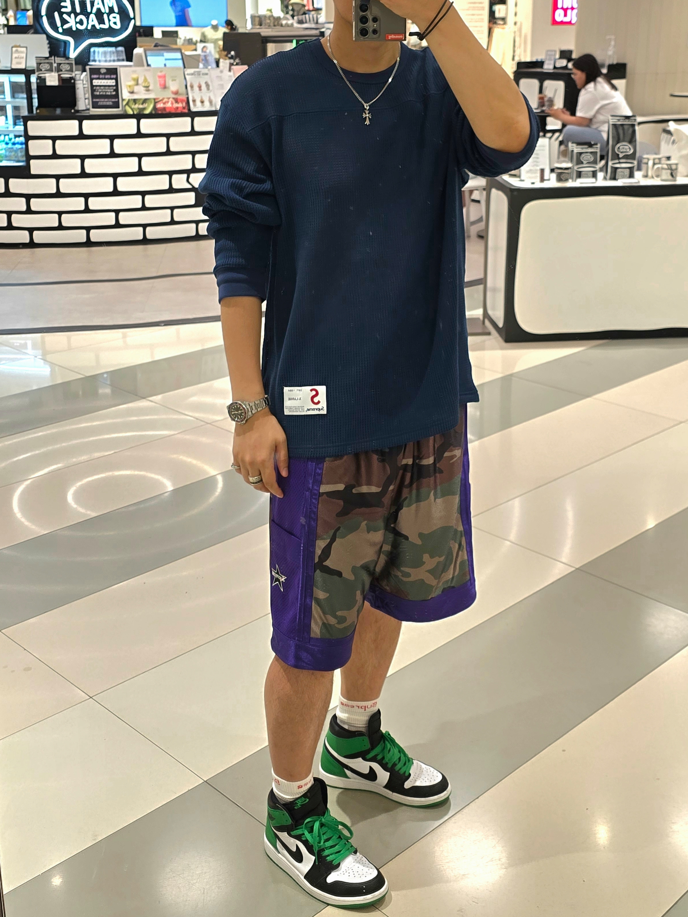 Supreme Polartec Mesh L/S Football Top Navy - 25SS, Supreme Side Pocket Basketball Shorts Woodland Camo - 25SS 착용 스타일