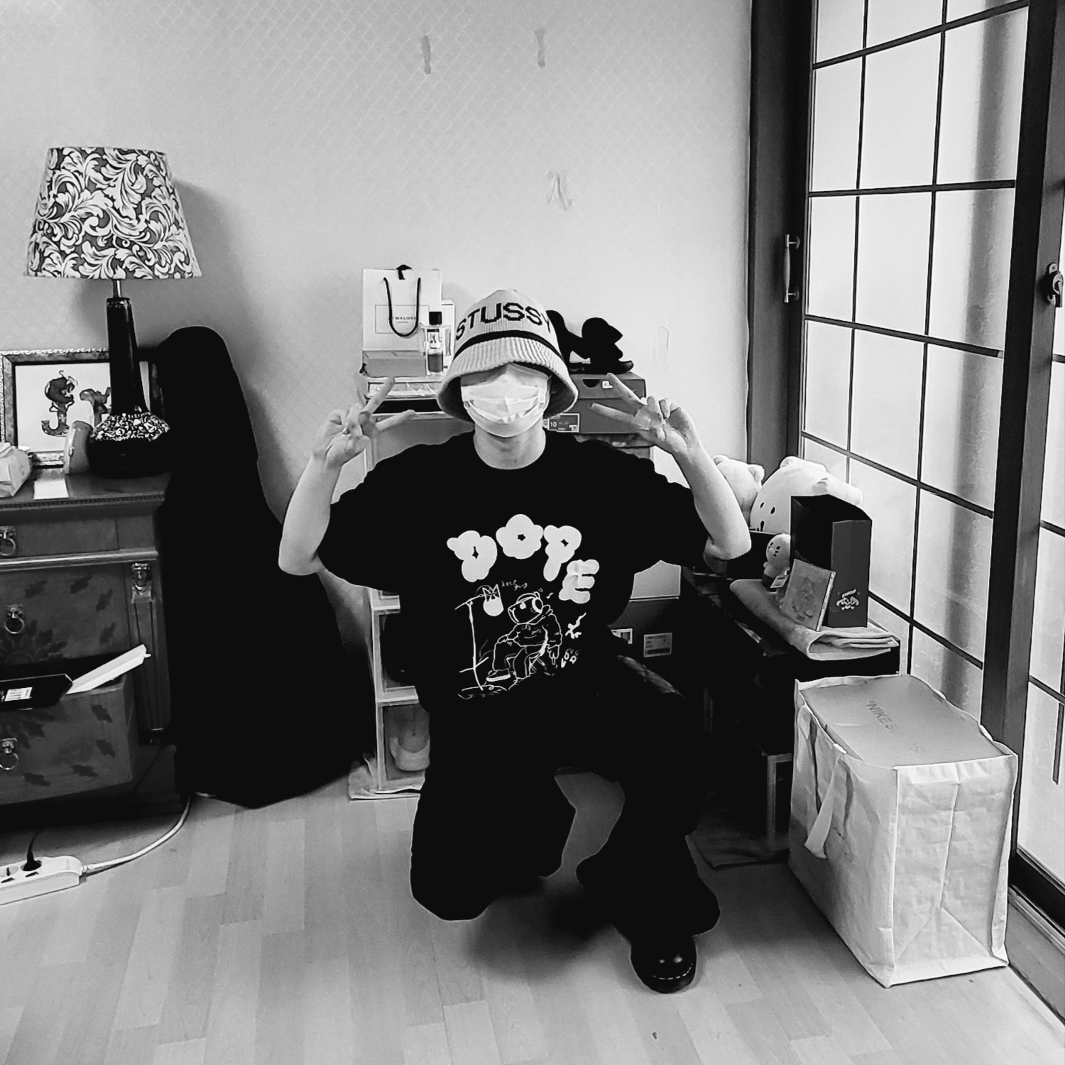 Dr. Martens 1460 Smooth Boots Black, Stussy Jacquard Knit Bucket Hat Natural 착용 스타일 - 3