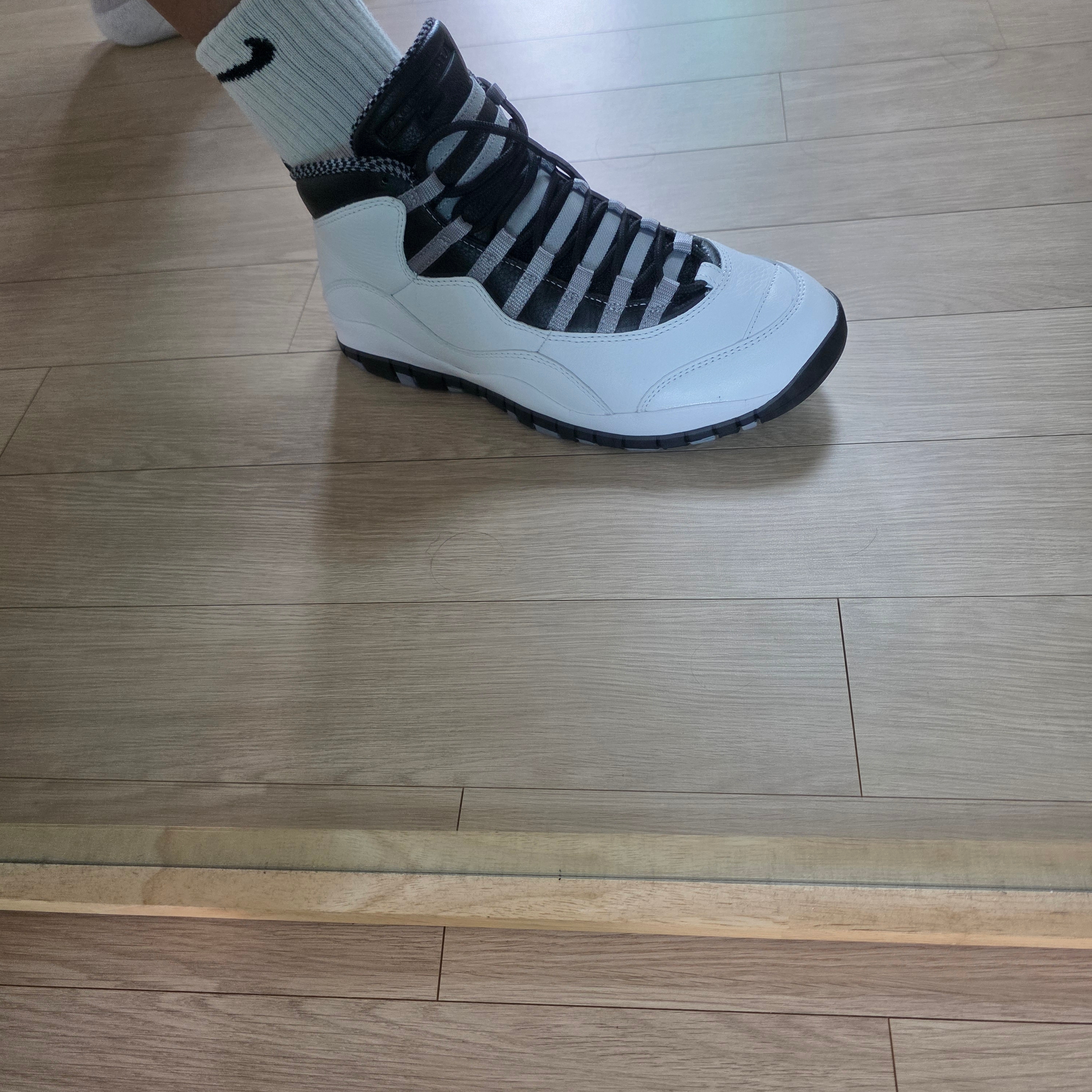Jordan 10 Retro Light Steel Grey 착용 스타일 - 5