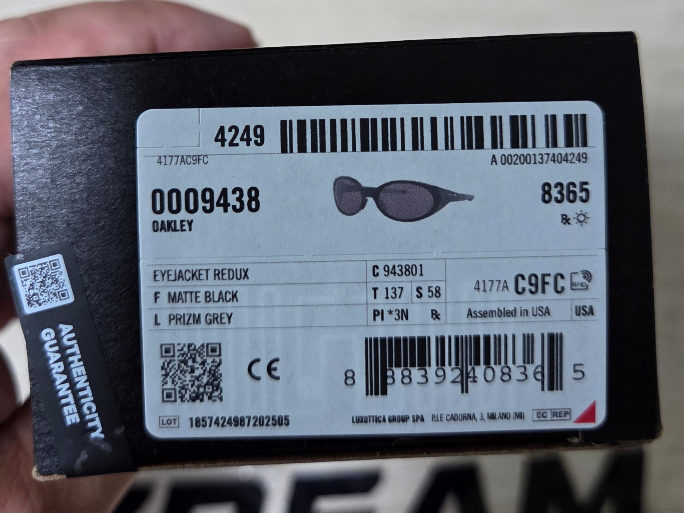Oakley Eye Jacket Redux Matte Black Frame Prizm Grey Lenses High Bridge Fit 착용 스타일 - 4