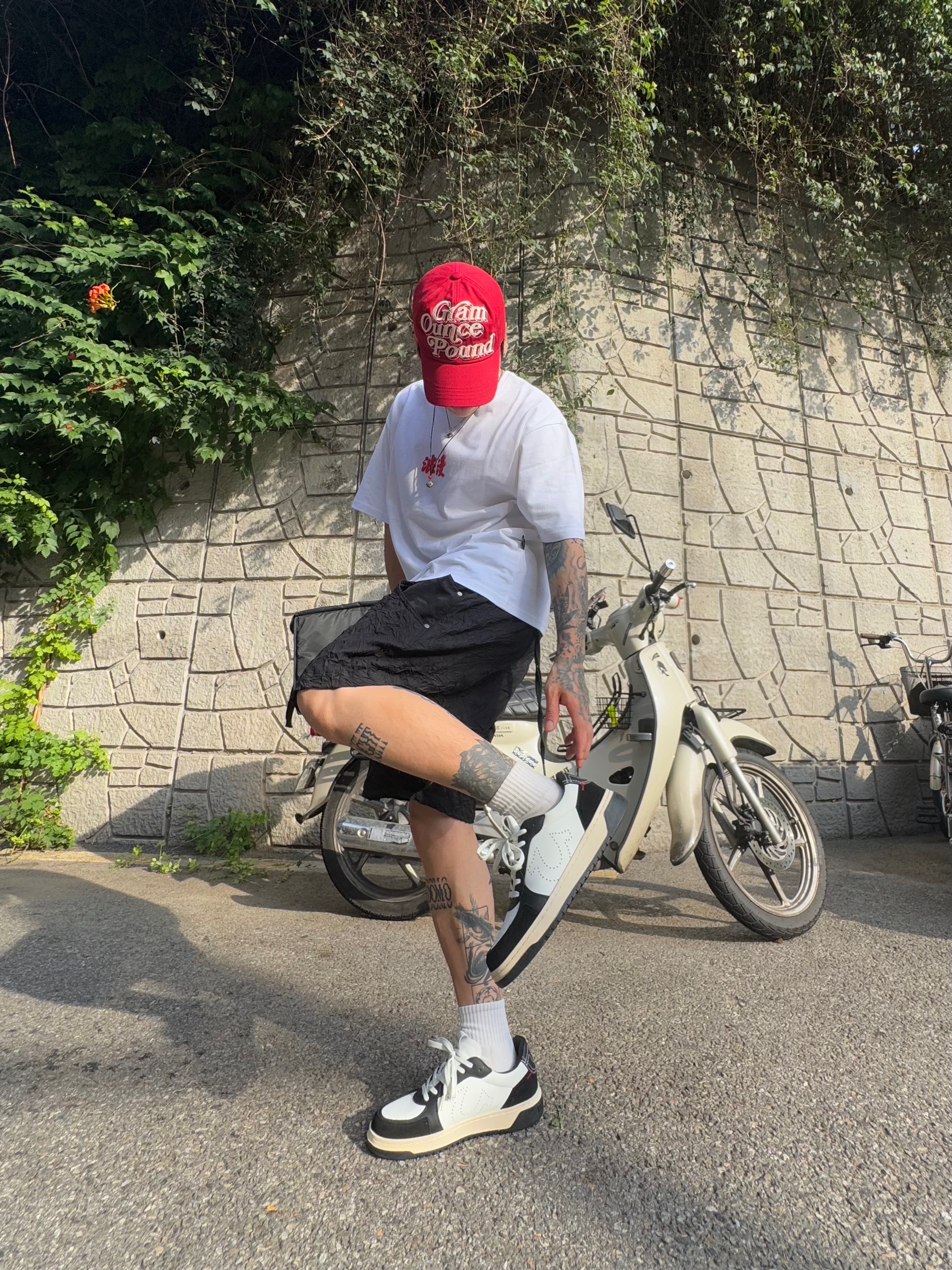 Wapworks Crease Baggy Shorts 착용 스타일 - 1