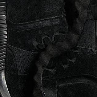 Adidas Yeezy Boost 750 Triple Black 착용 스타일