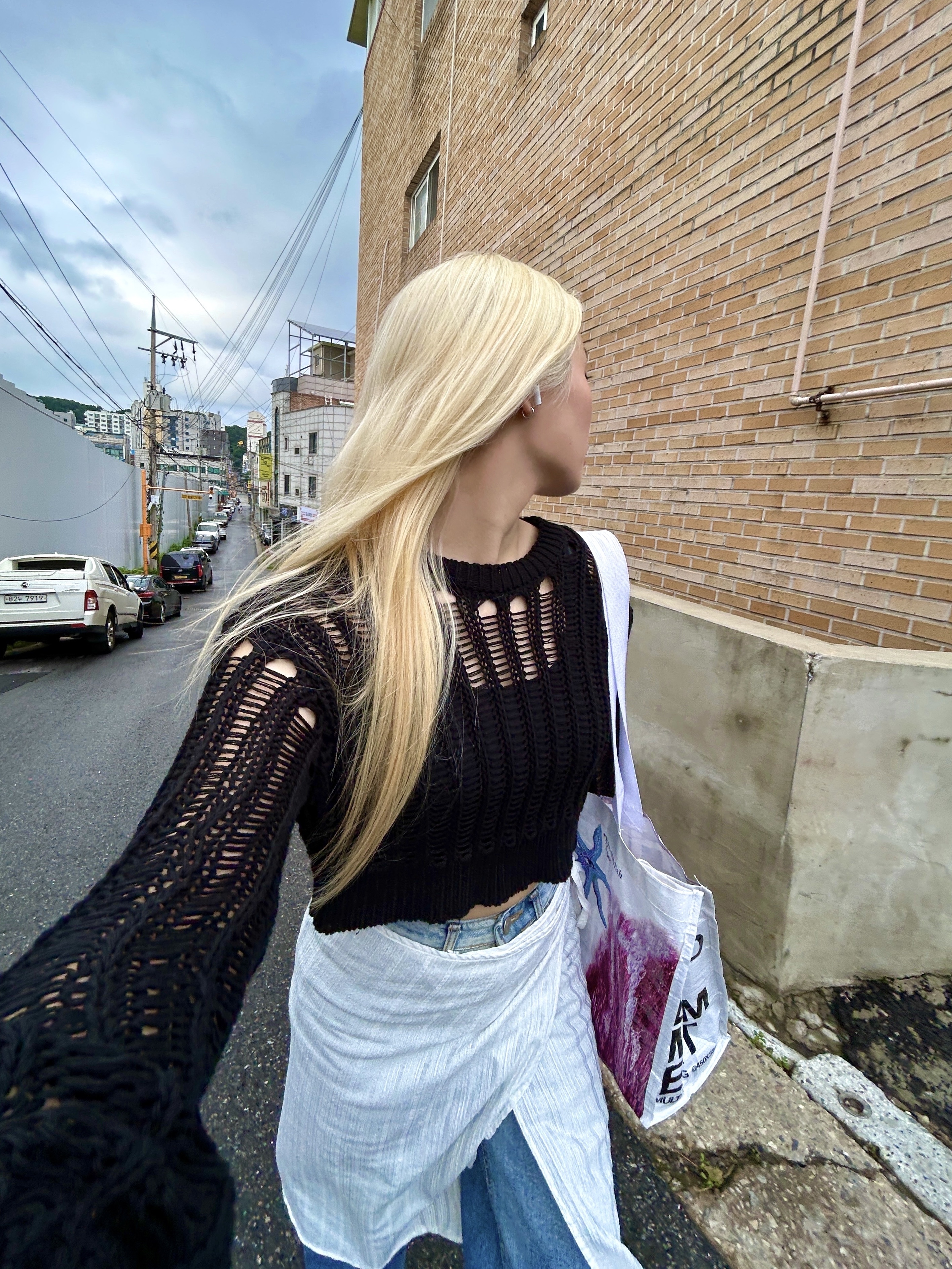 The Coldest Moment TCM Logo Multi Bag Multicolor 착용 스타일 - 2