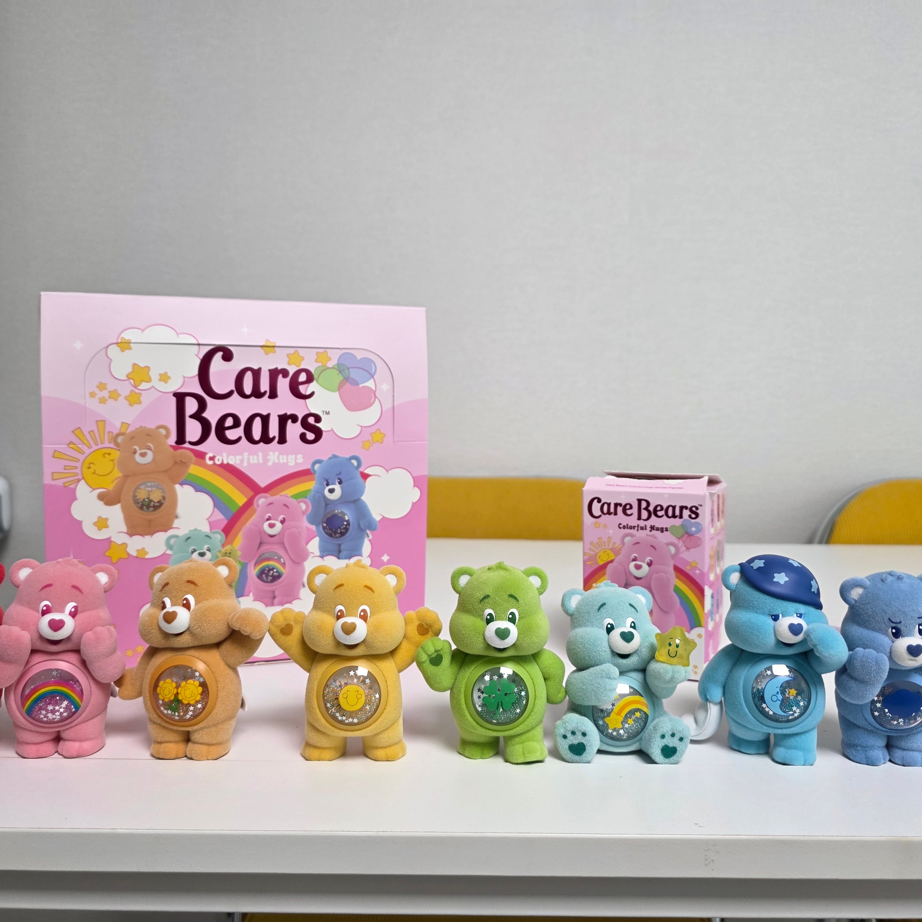 Pop Mart Care Bears Colorful Hugs Series Figures (9 Blind Boxes) 착용 스타일